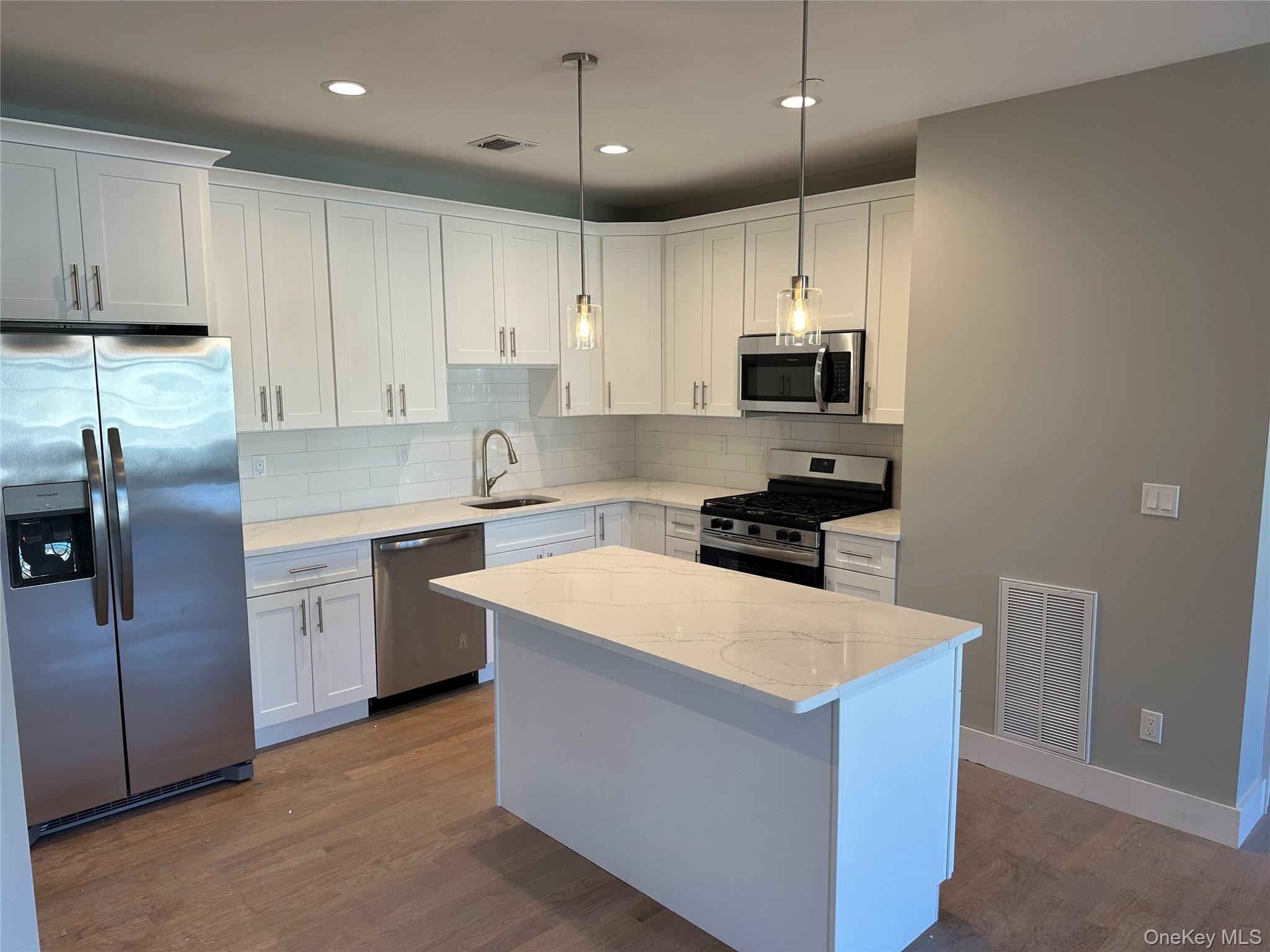 #2 photo, 400 Oak Street, Copiague , NY 11726