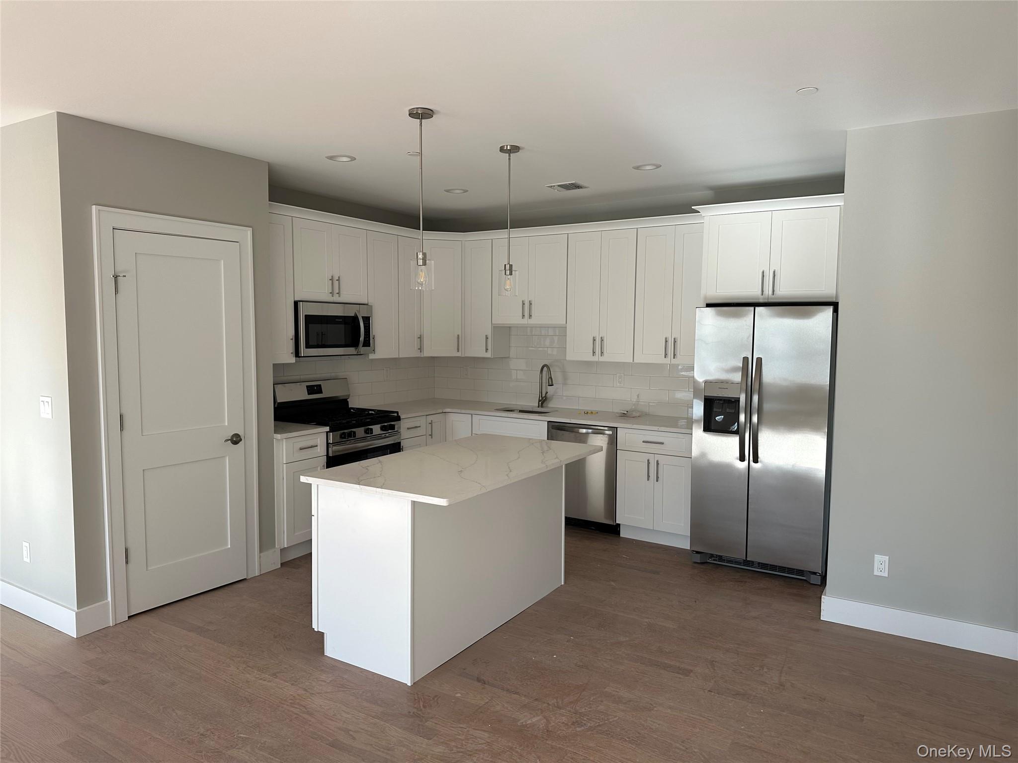 #5 photo, 400 Oak Street, Copiague , NY 11726