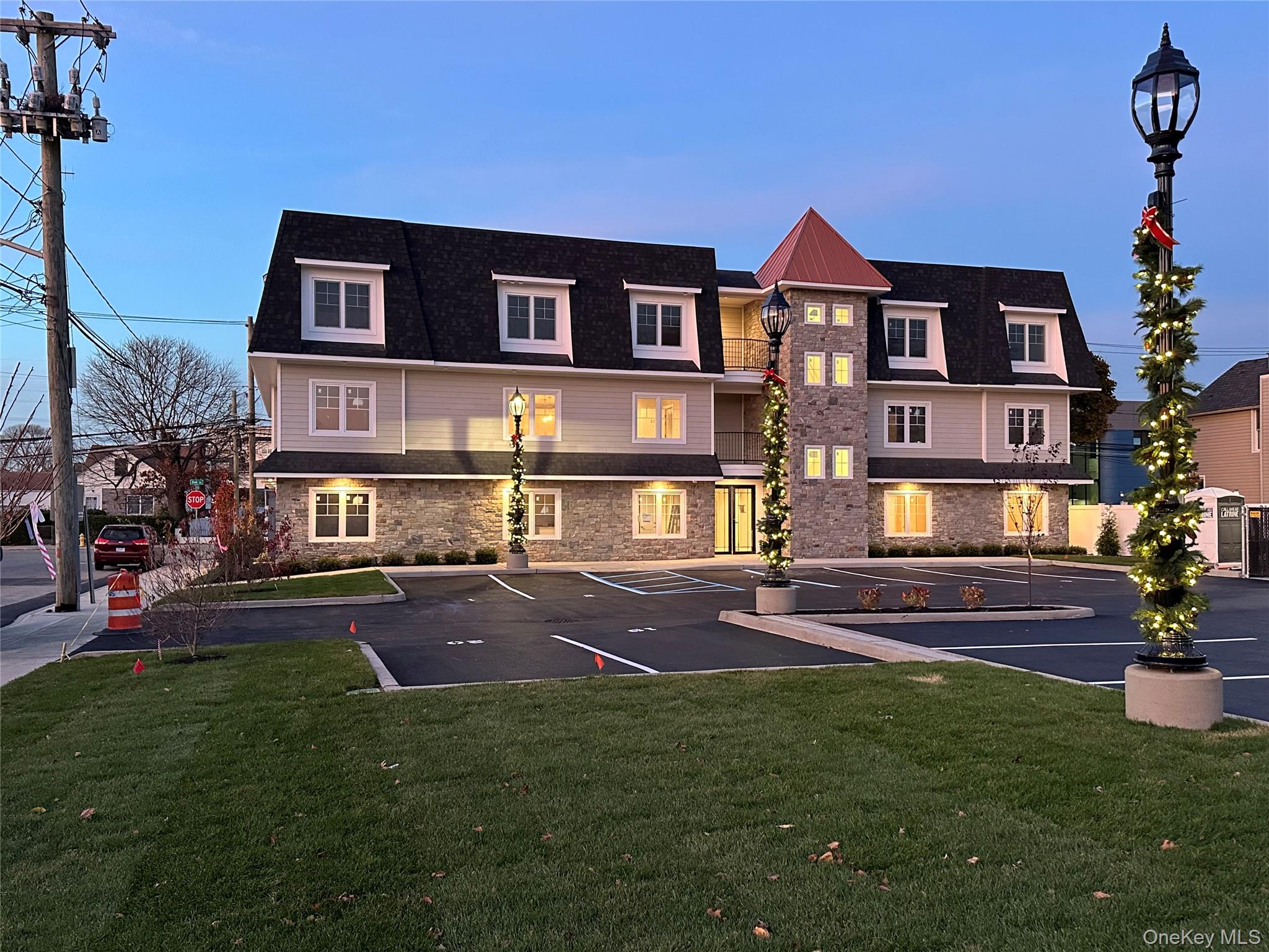 #8 photo, 400 Oak Street, Copiague , NY 11726