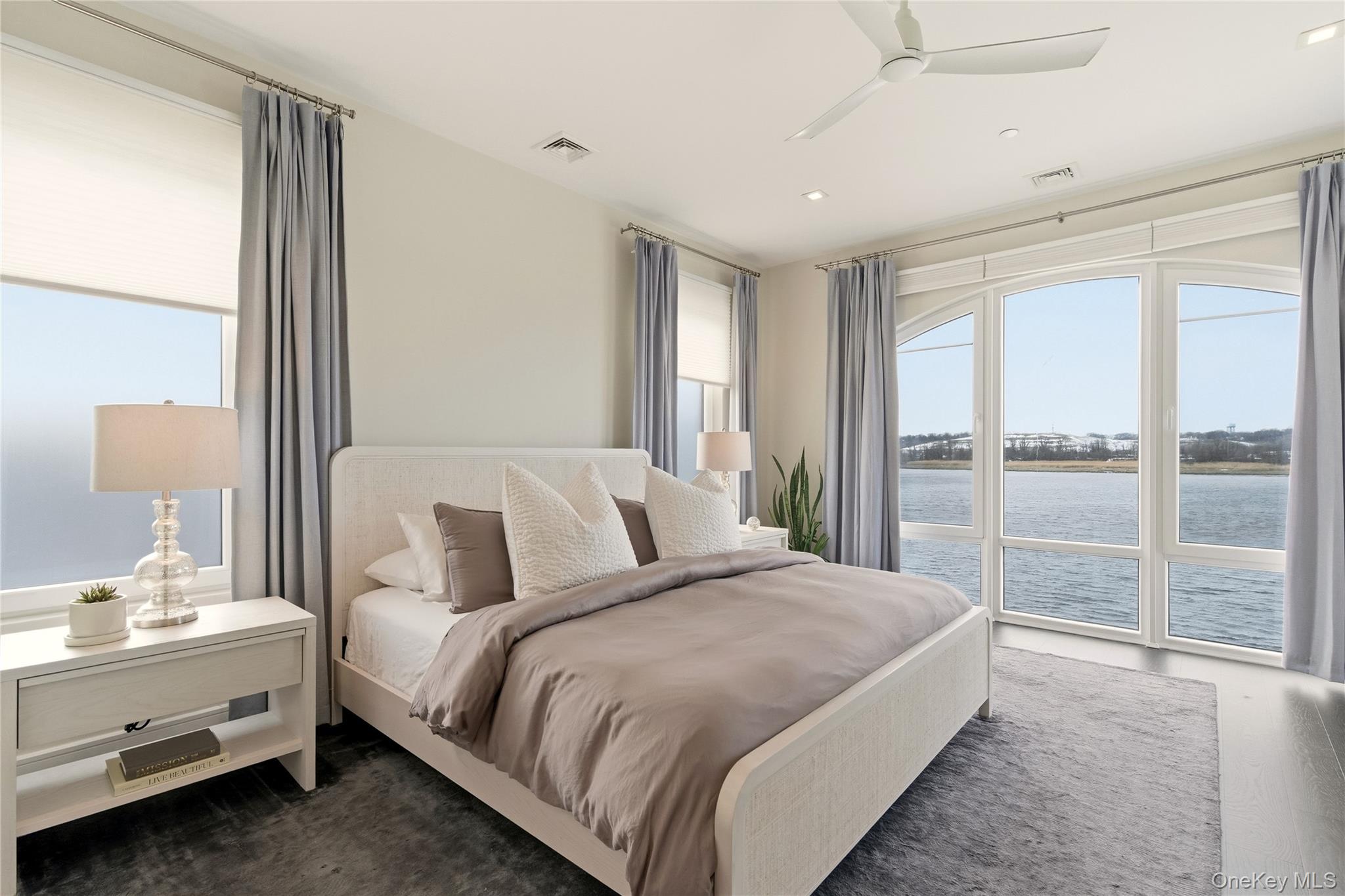 #19 photo, 10 Shore Road, Glenwood Landing , NY 11547