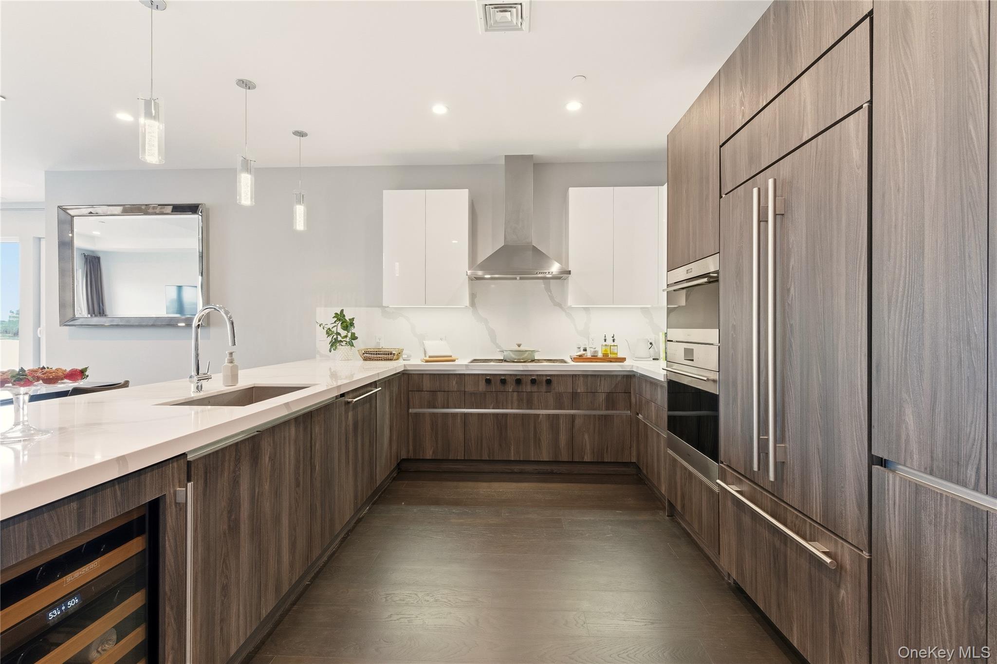 #3 photo, 10 Shore Road, Glenwood Landing , NY 11547