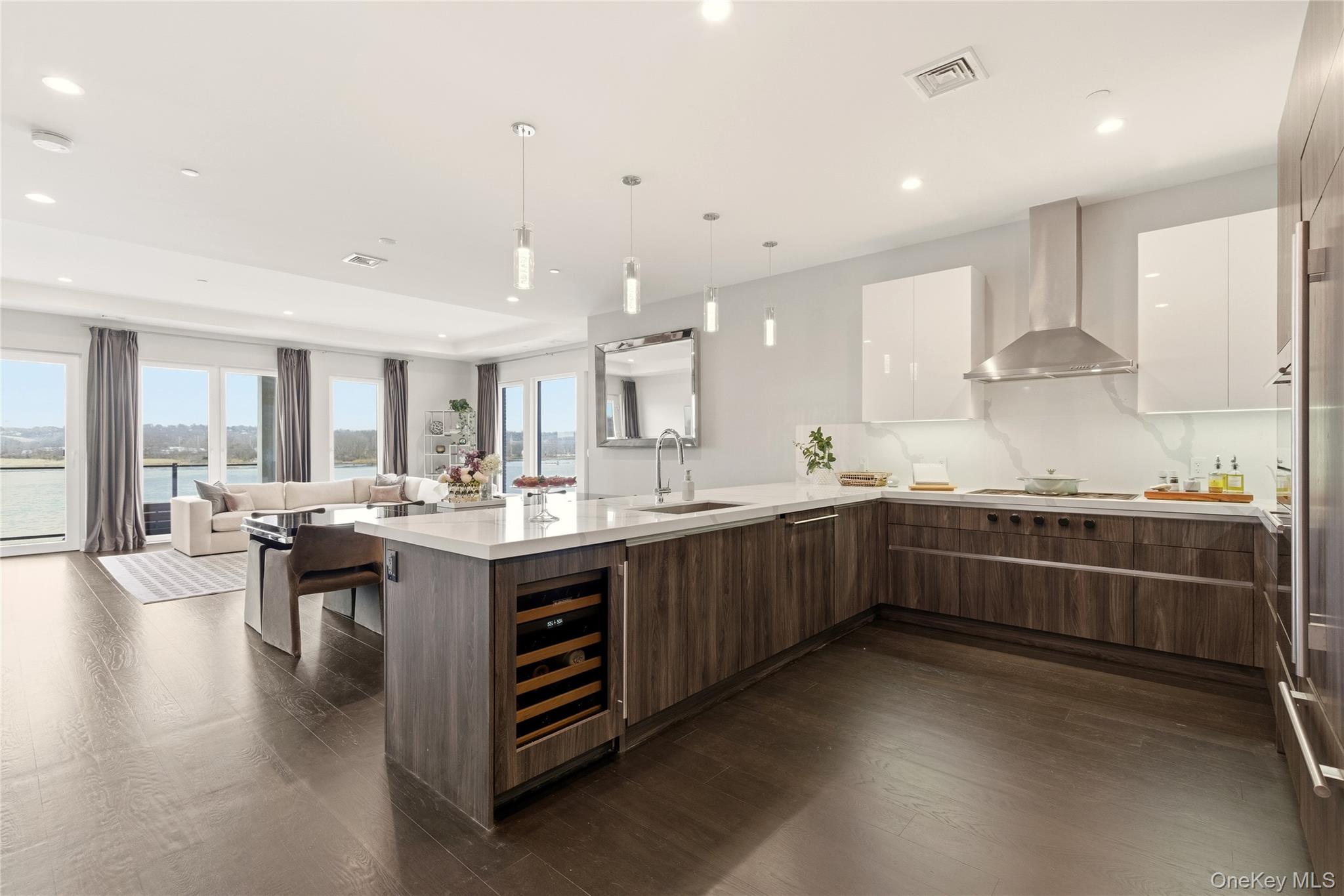 #4 photo, 10 Shore Road, Glenwood Landing , NY 11547