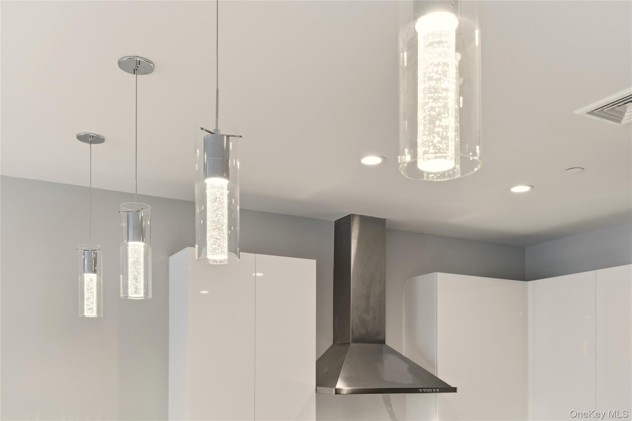 #7 photo, 10 Shore Road, Glenwood Landing , NY 11547