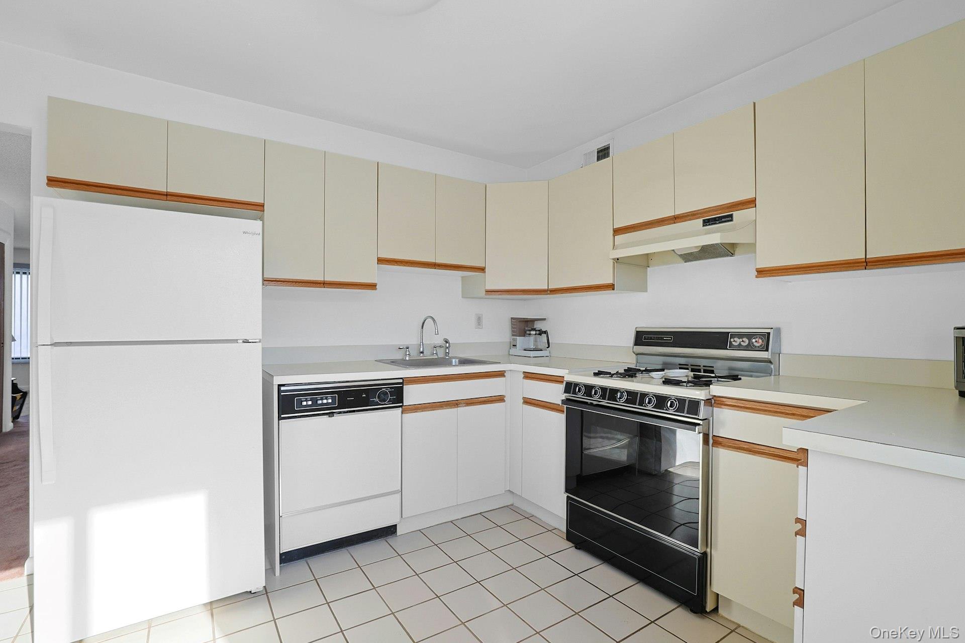 #10 photo, 2 Linda Court, Nanuet , NY 10954