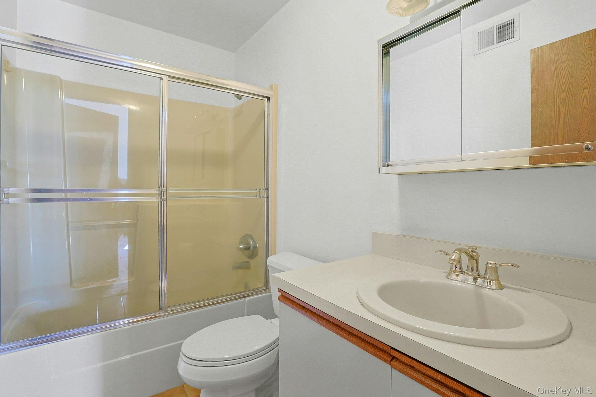 #20 photo, 2 Linda Court, Nanuet , NY 10954