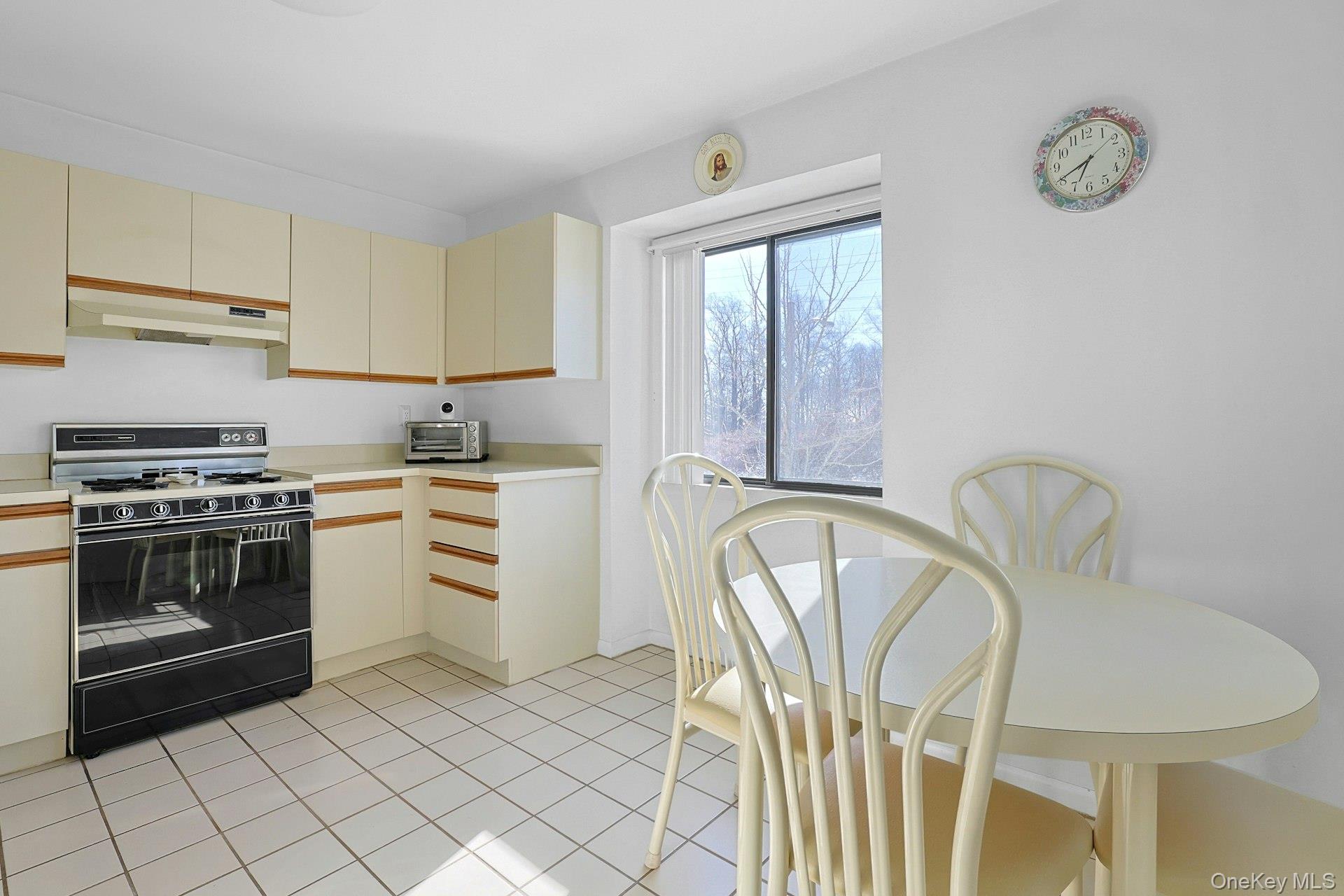 #8 photo, 2 Linda Court, Nanuet , NY 10954