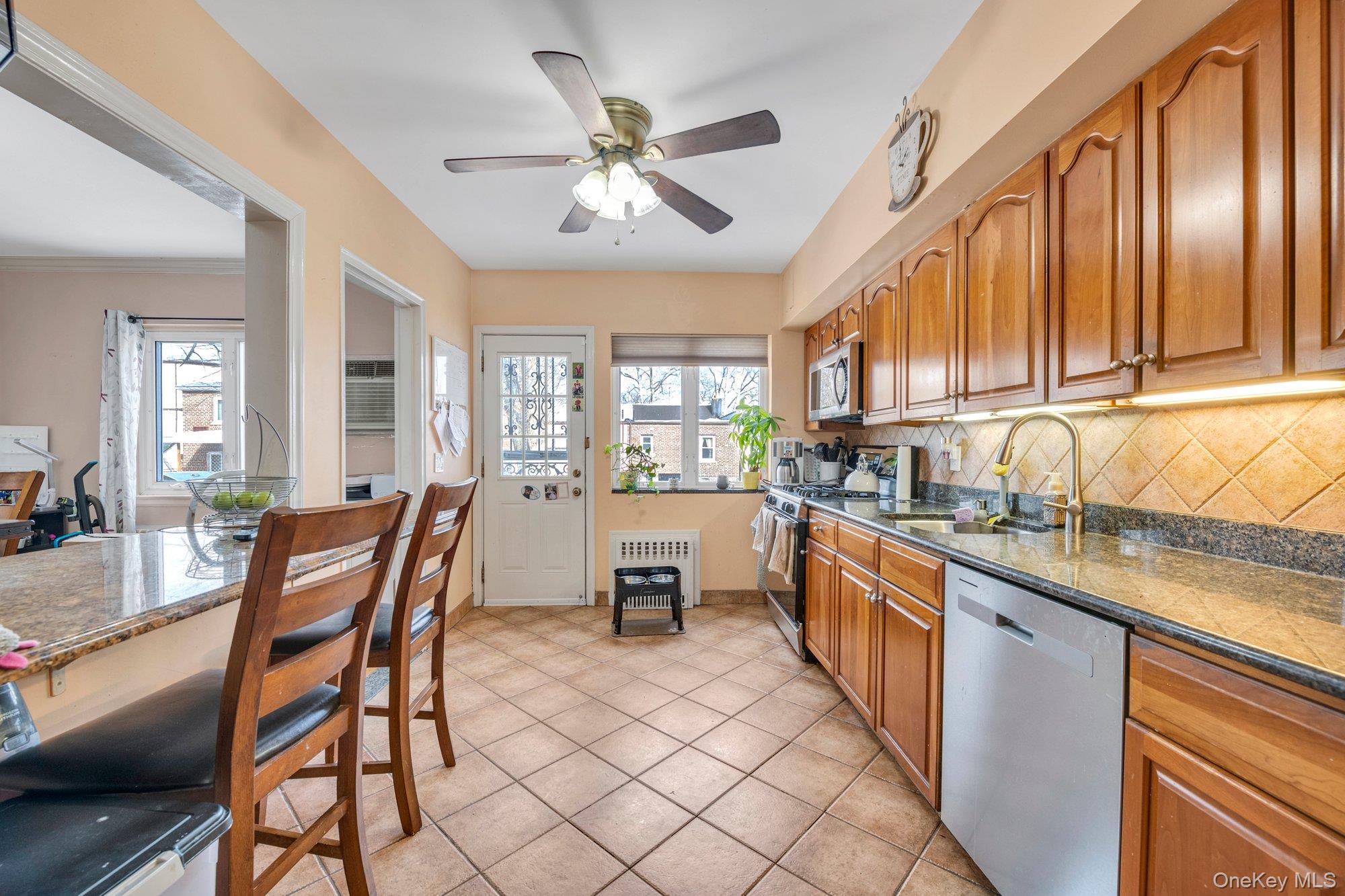 #4 photo, 1922 Hering Avenue, برونكس Bronx , NY 10461