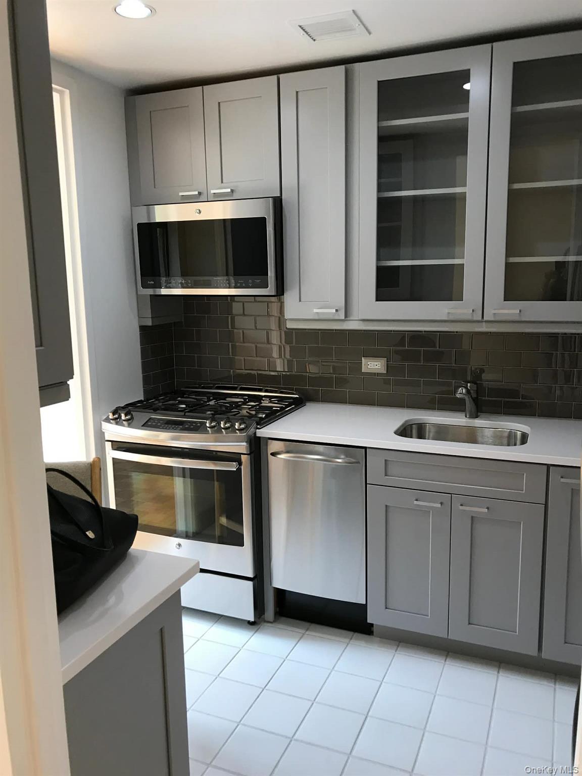 #4 photo, 35 N Chatsworth Avenue, Larchmont , NY 10538