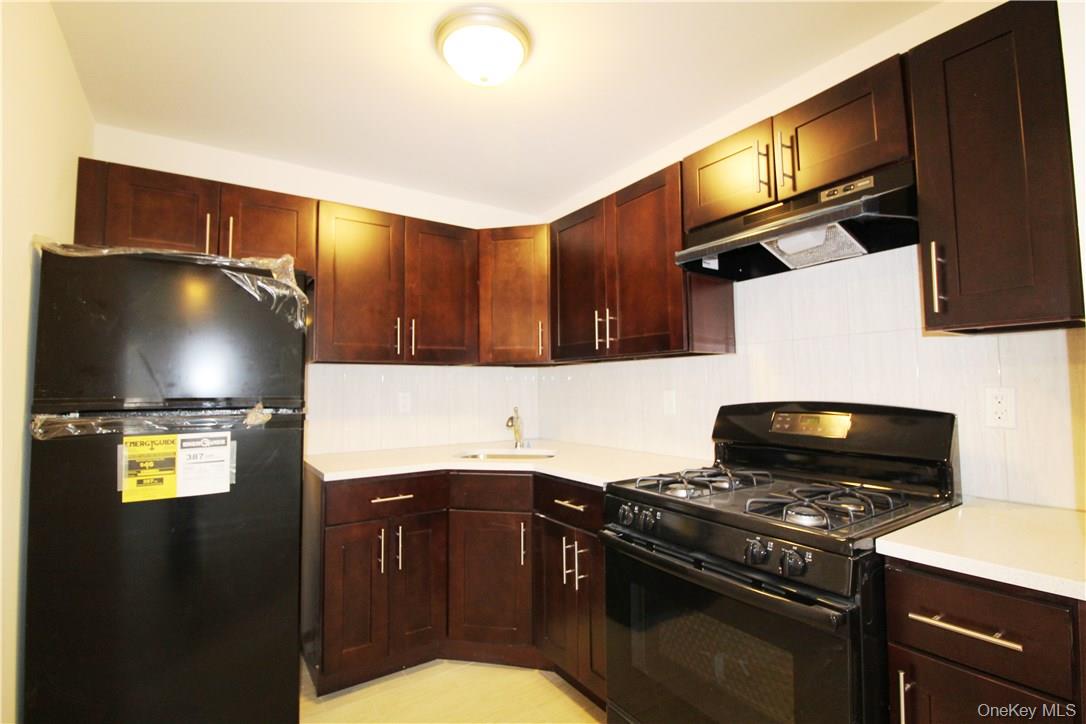 #4 photo, 1355 Plimpton Avenue, Bronx , NY 10452