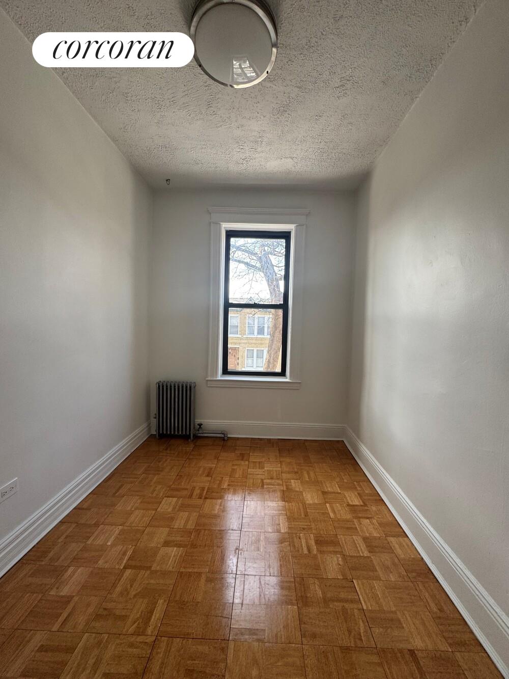 #16 photo, Glendale, Glendale , NY 11385