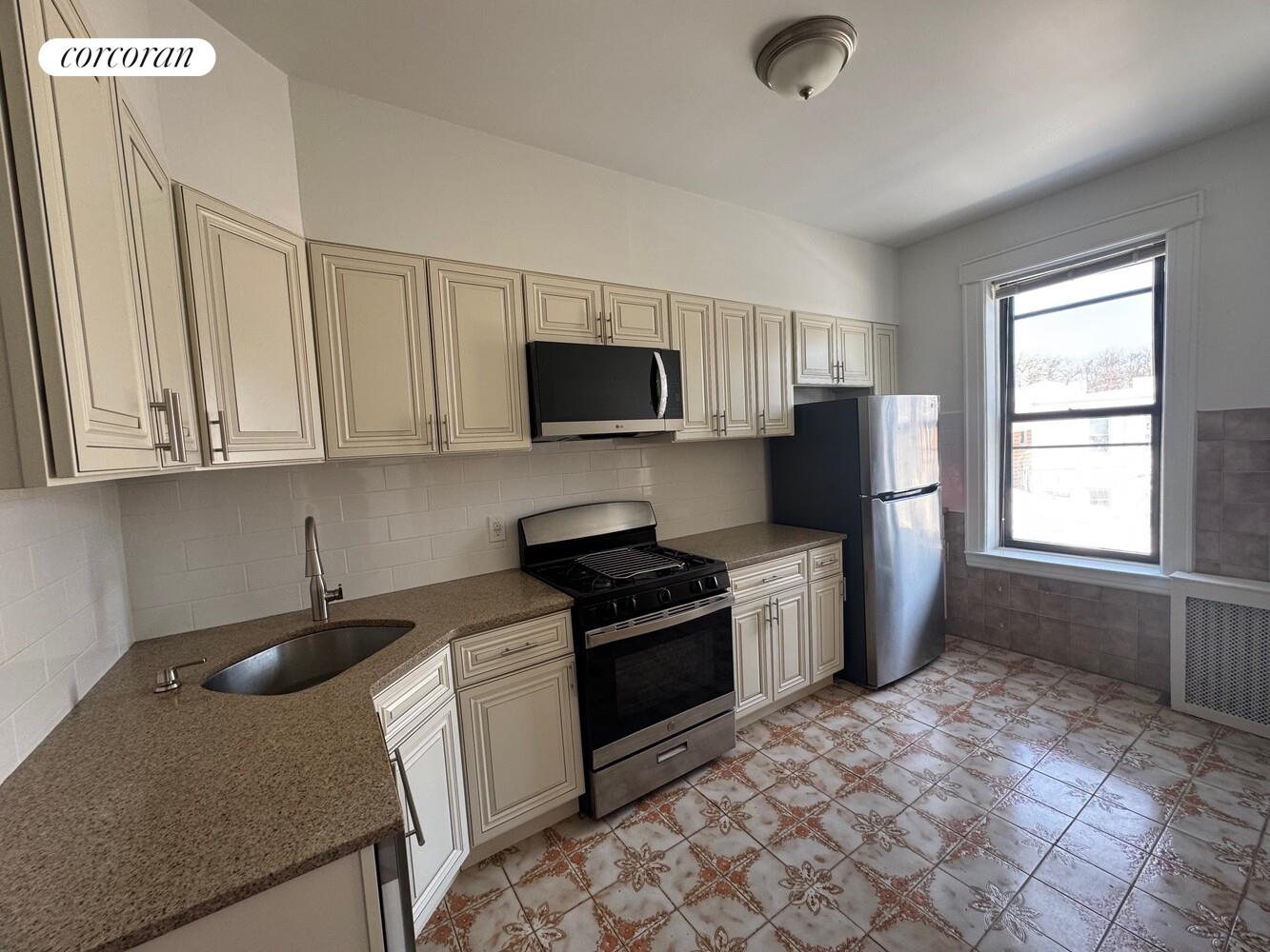 #7 photo, Glendale, Glendale , NY 11385