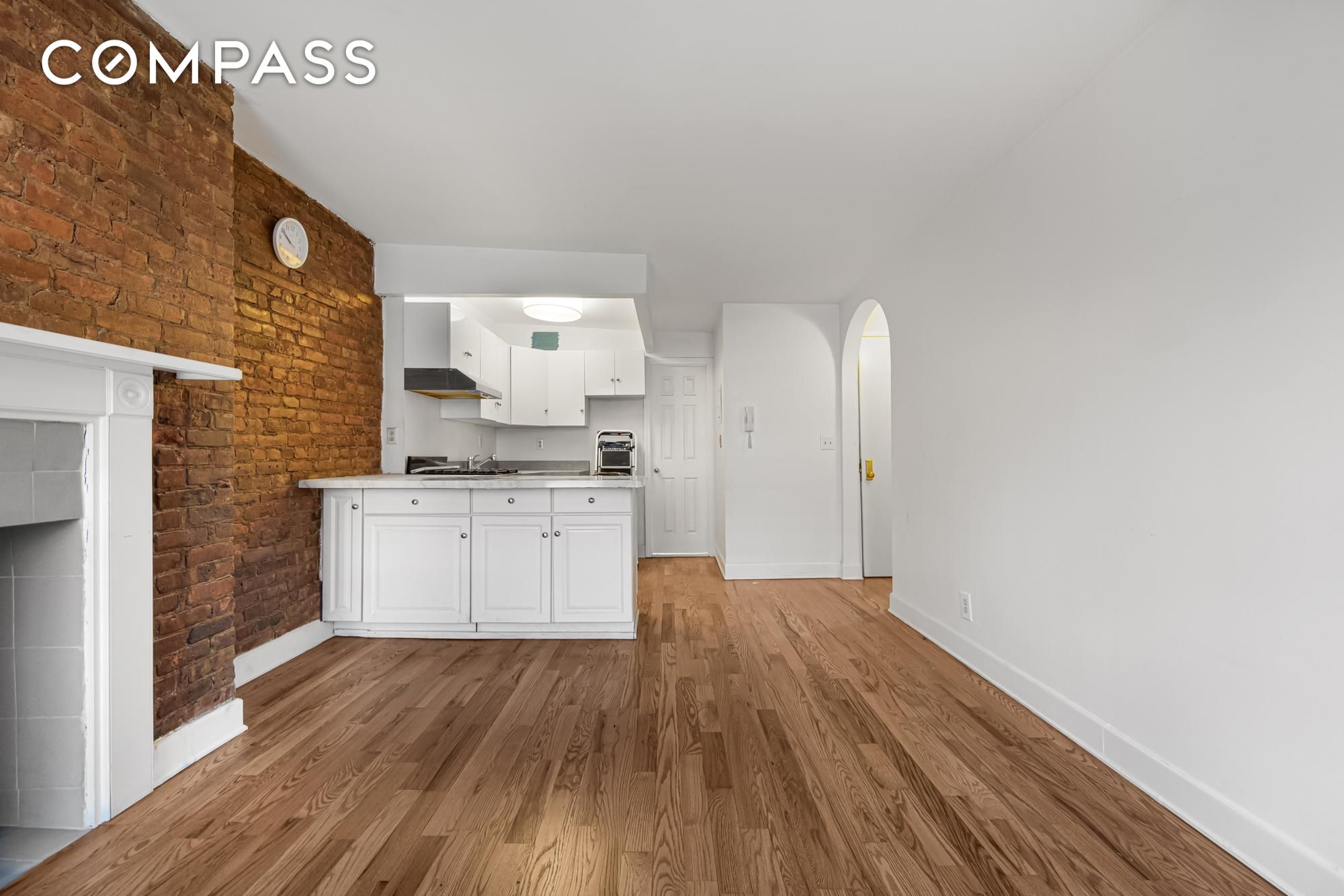 #17 photo, 504 E 6th Street, מנהטן East Village , NY 10009