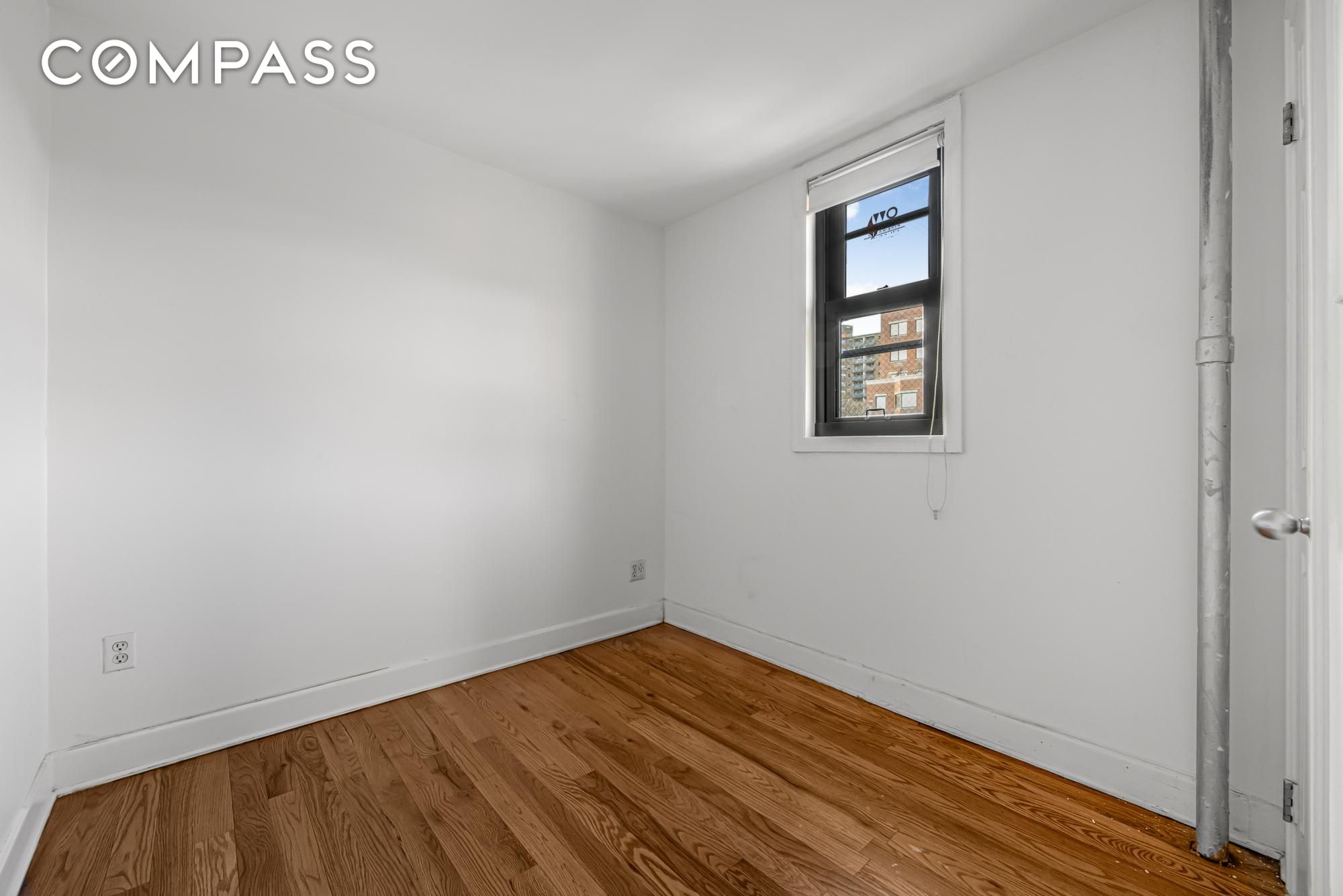 #9 photo, 504 E 6th Street, מנהטן East Village , NY 10009