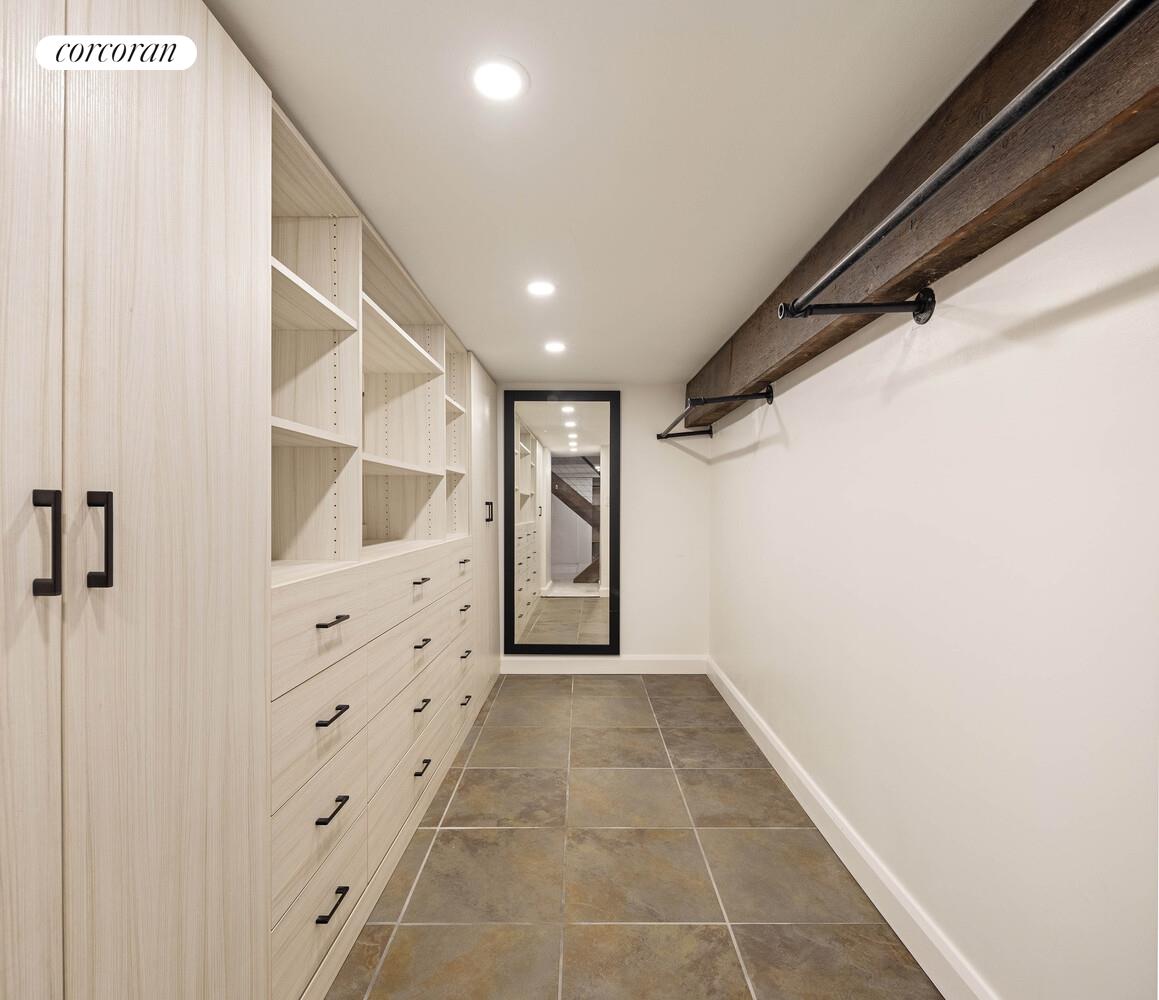 #18 photo, 108 W 69TH Street, Lincoln Square , NY 10023