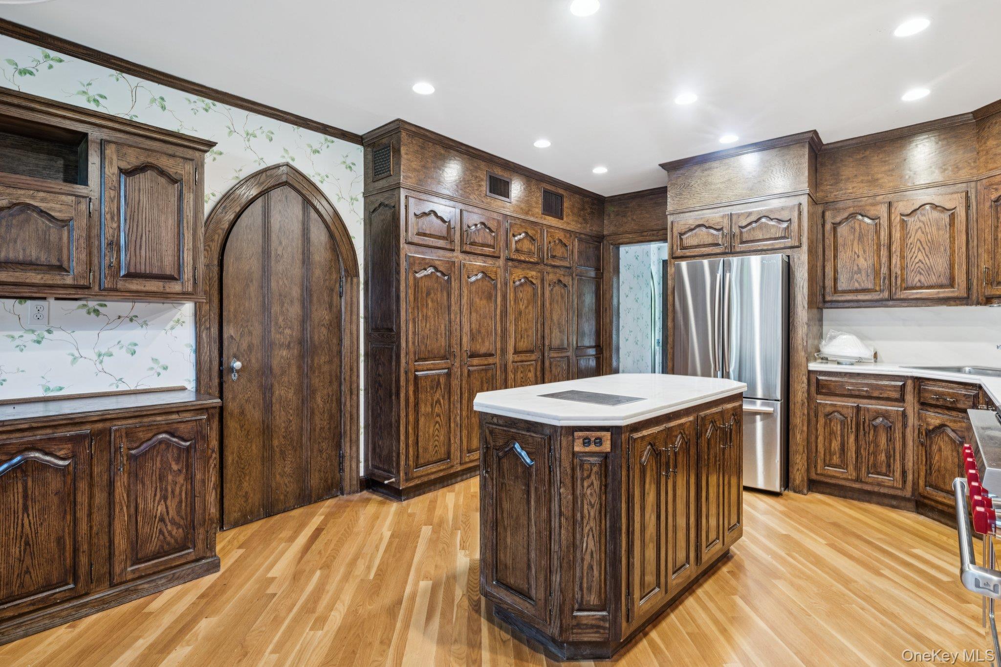 #13 photo, 18 Heights Road, Нассау ‖ Manhasset , NY 11030