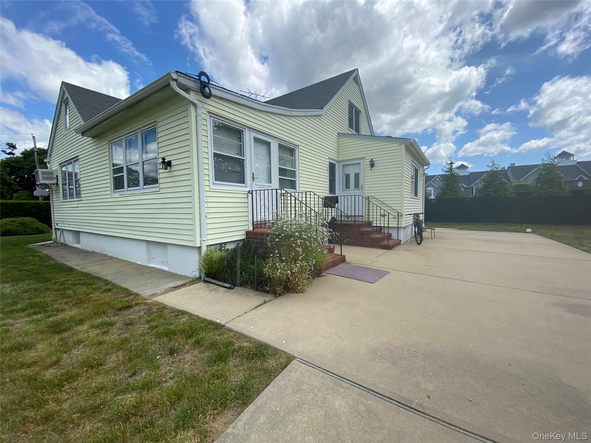 #6 photo, 60 Schmeelk Place, Copiague , NY 11726