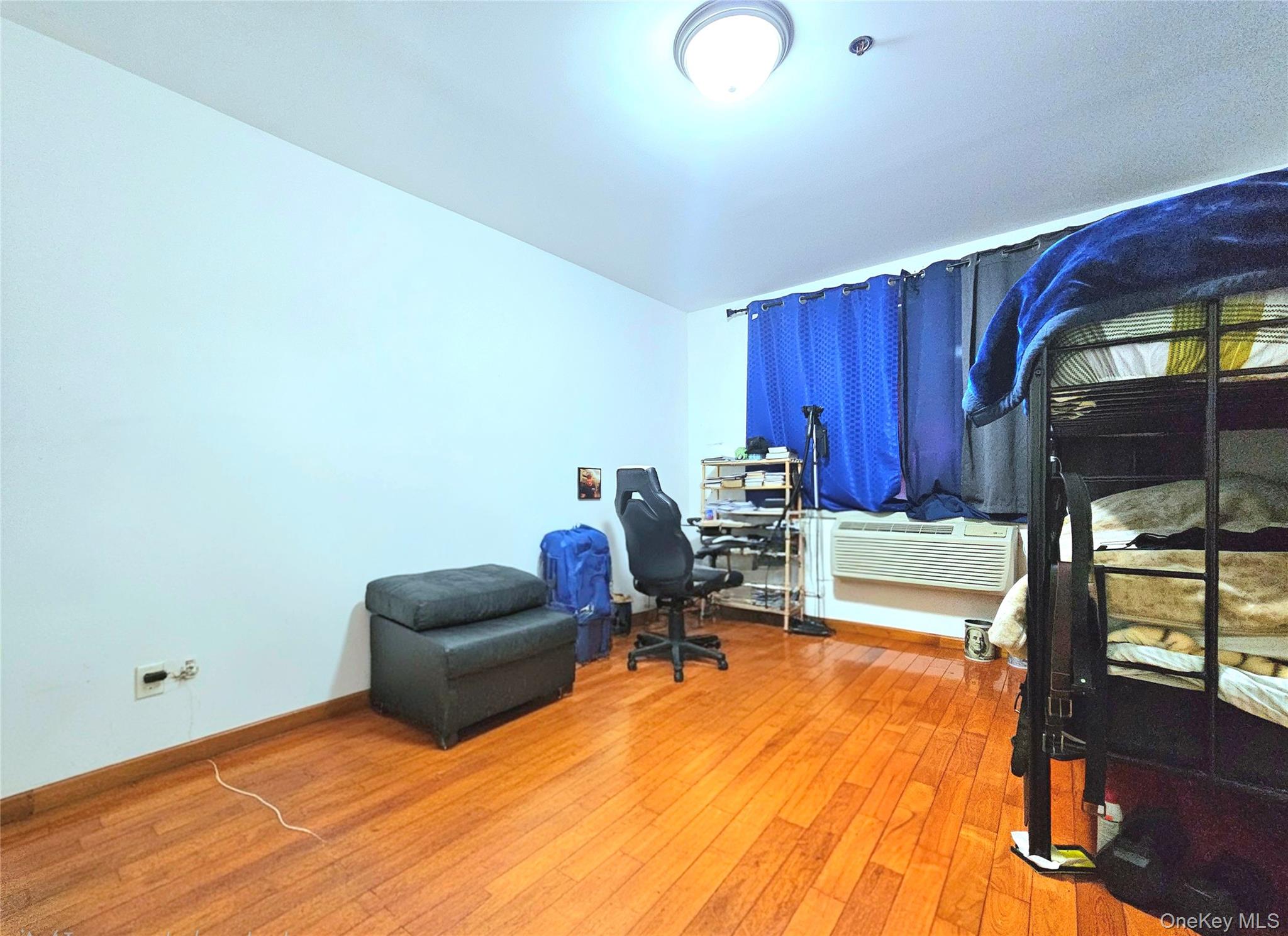 #3 photo, 37-38 103 Street, কুইন্‌স Corona , NY 11368