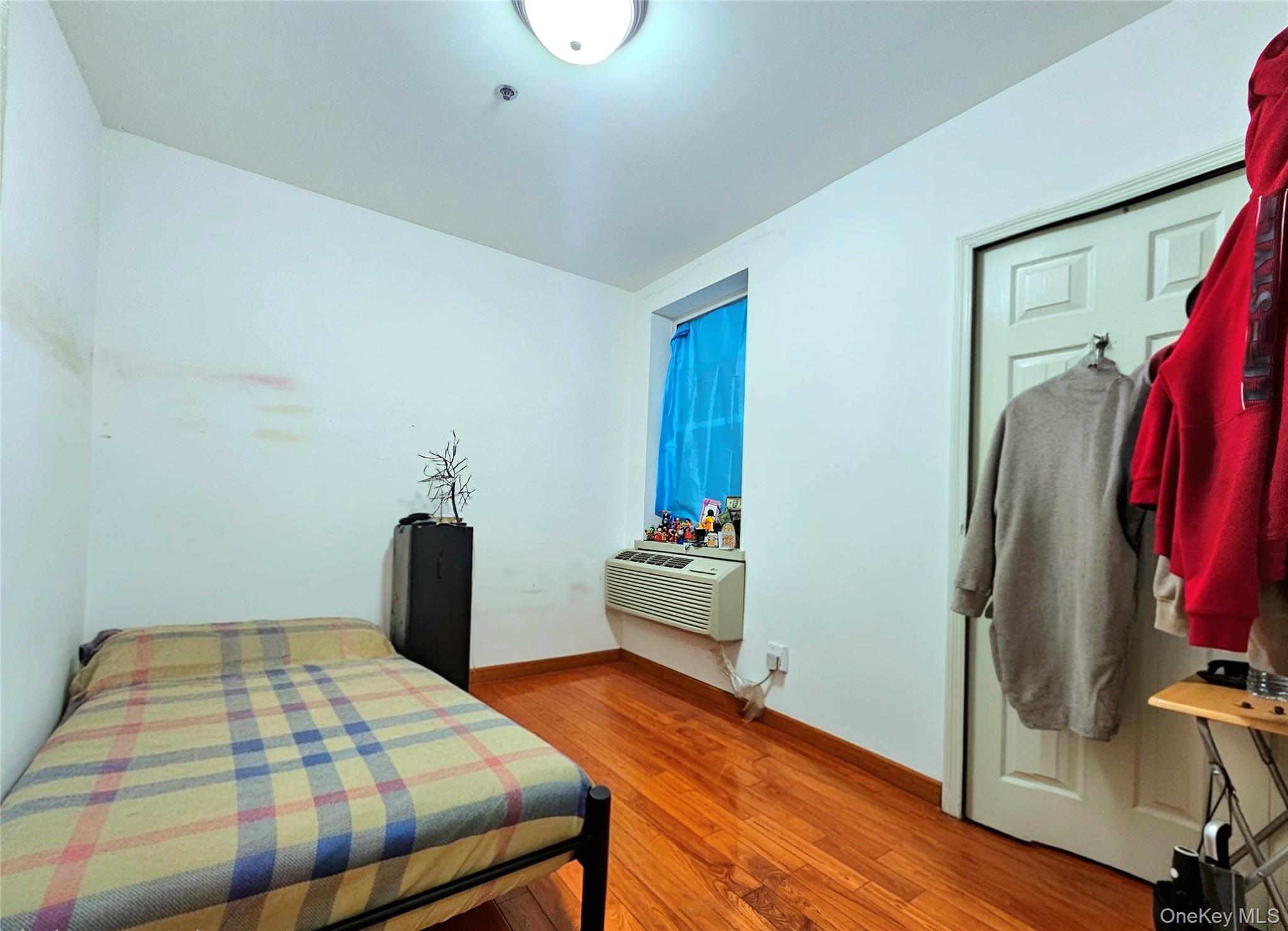 #4 photo, 37-38 103 Street, কুইন্‌স Corona , NY 11368