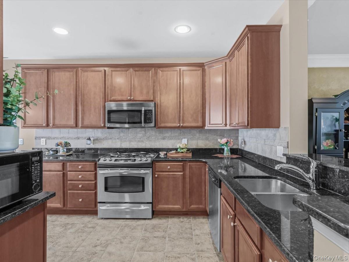 #4 photo, 170 Southampton Drive, Massapequa , NY 11758