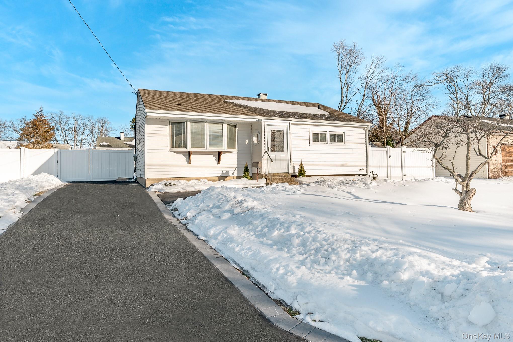 #2 photo, 165 Westwood Drive, Brentwood , NY 11717