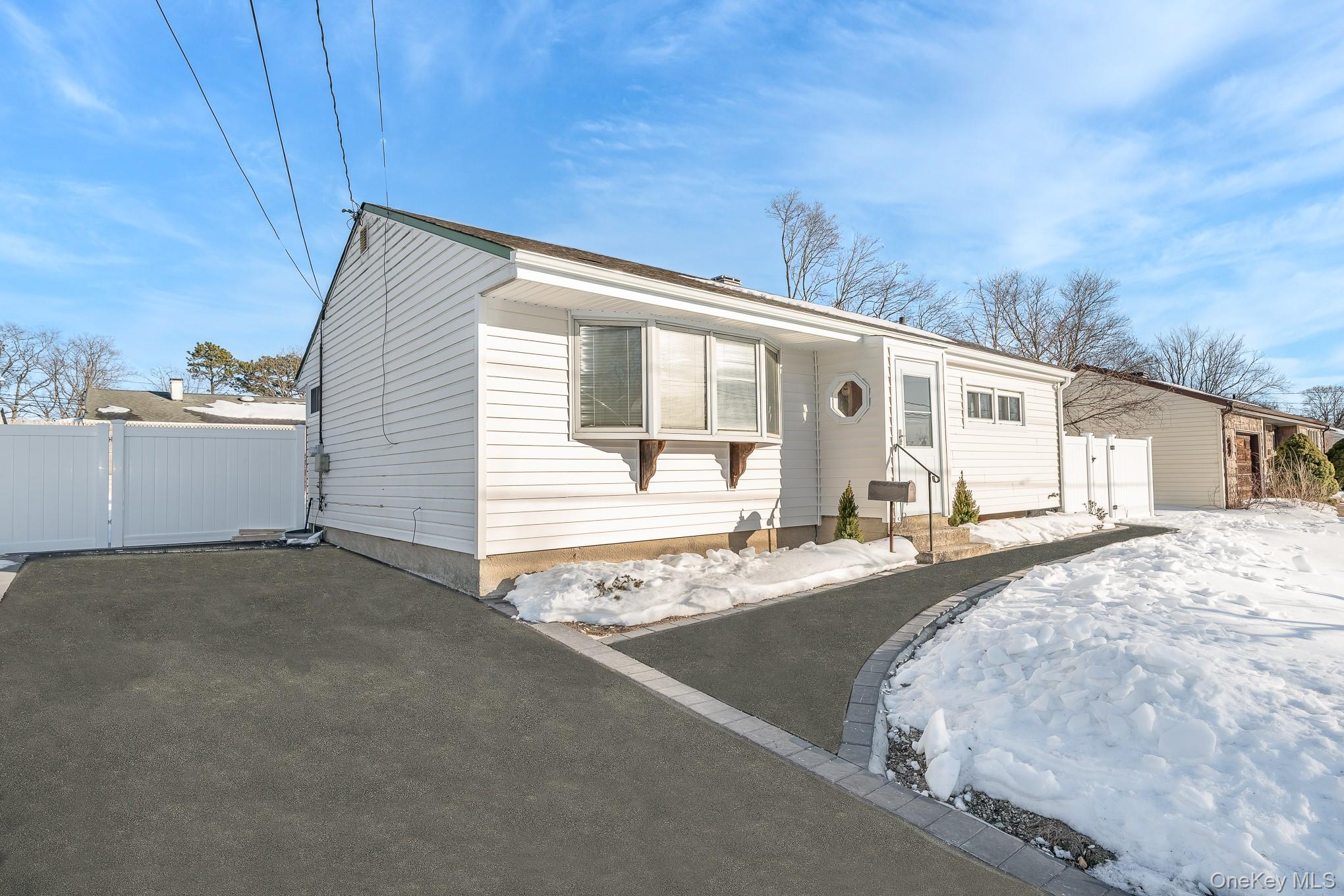 #3 photo, 165 Westwood Drive, Brentwood , NY 11717