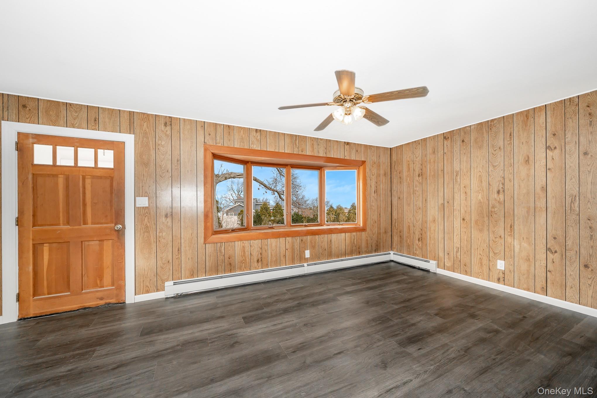 #4 photo, 165 Westwood Drive, Brentwood , NY 11717