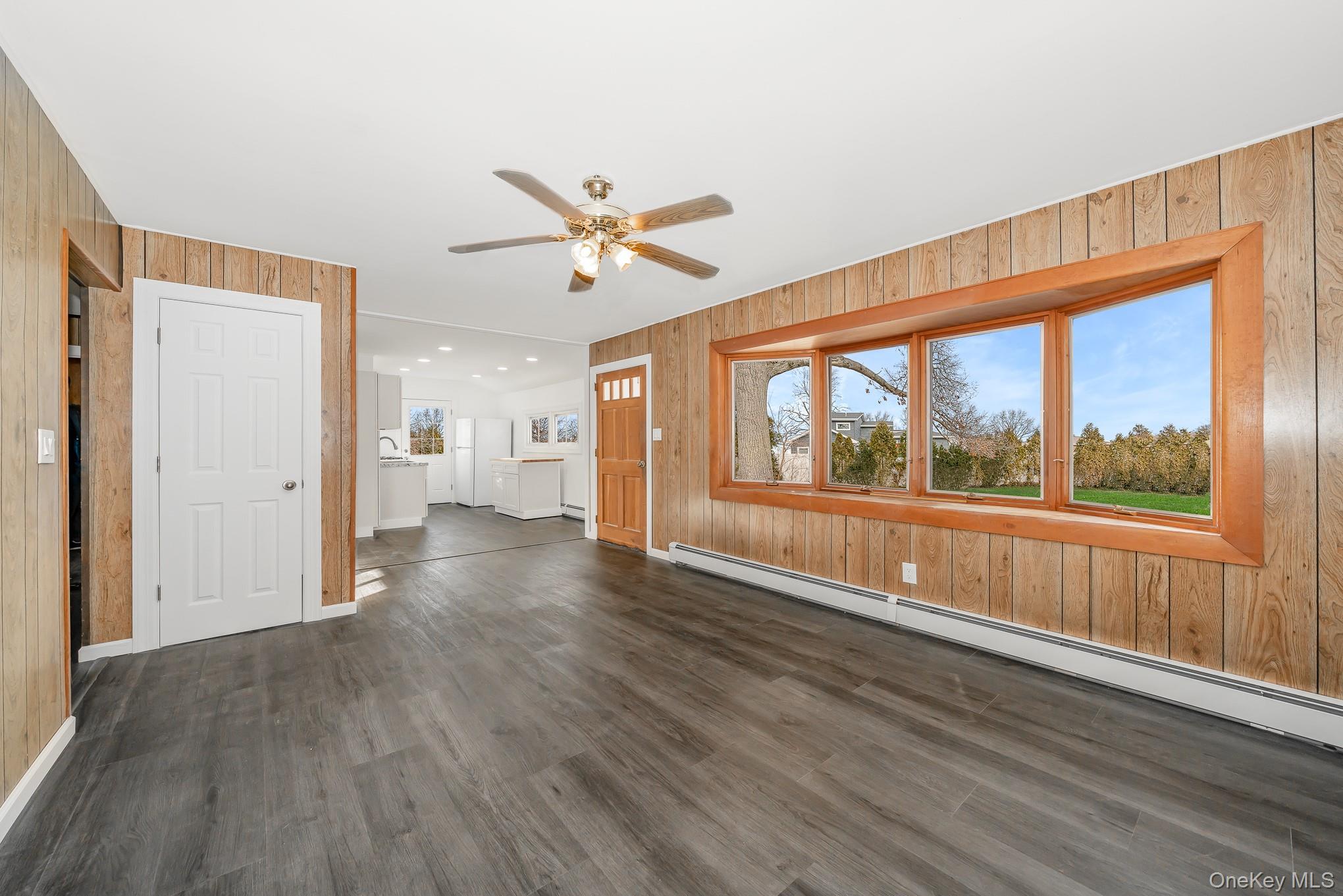 #5 photo, 165 Westwood Drive, Brentwood , NY 11717