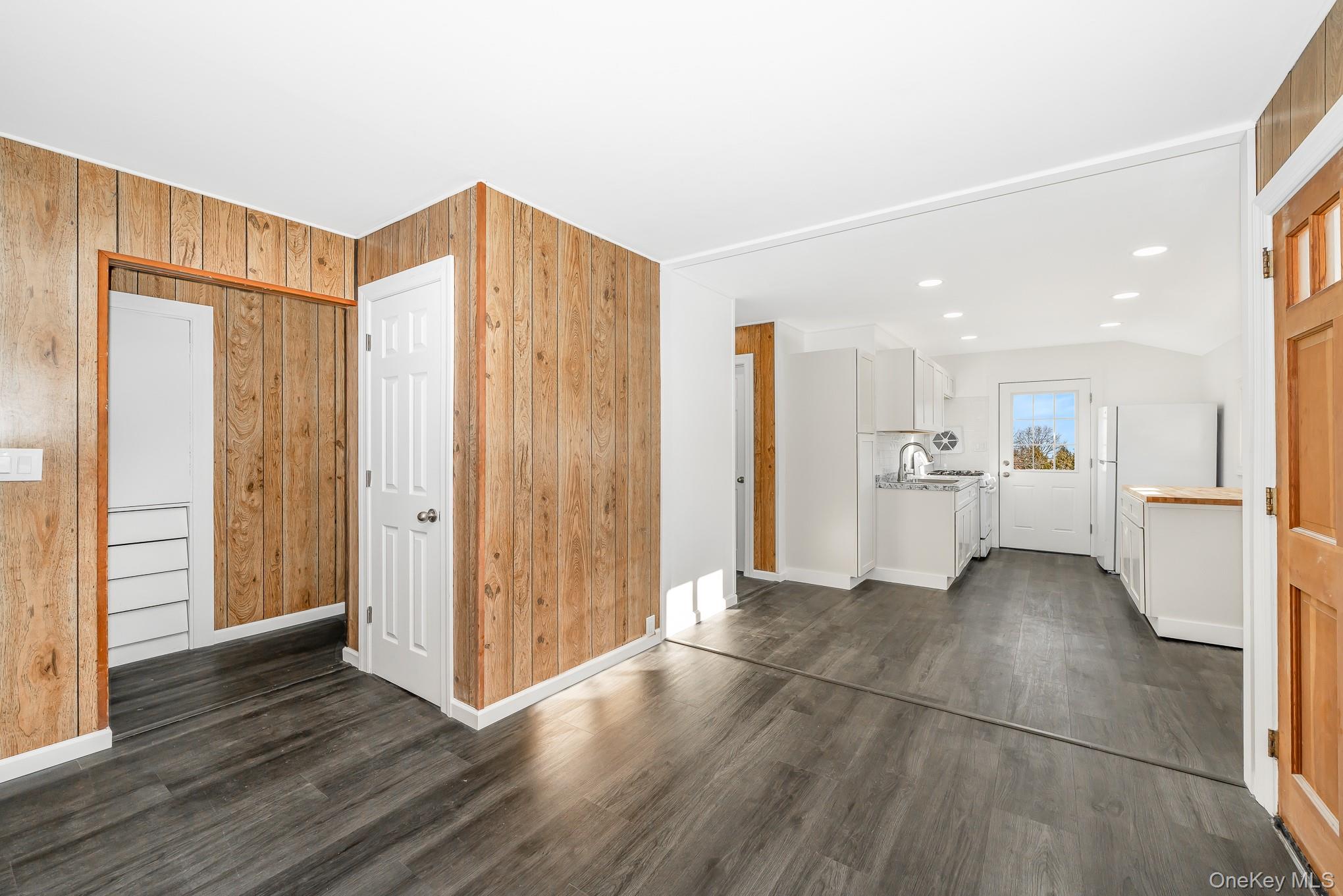 #7 photo, 165 Westwood Drive, Brentwood , NY 11717