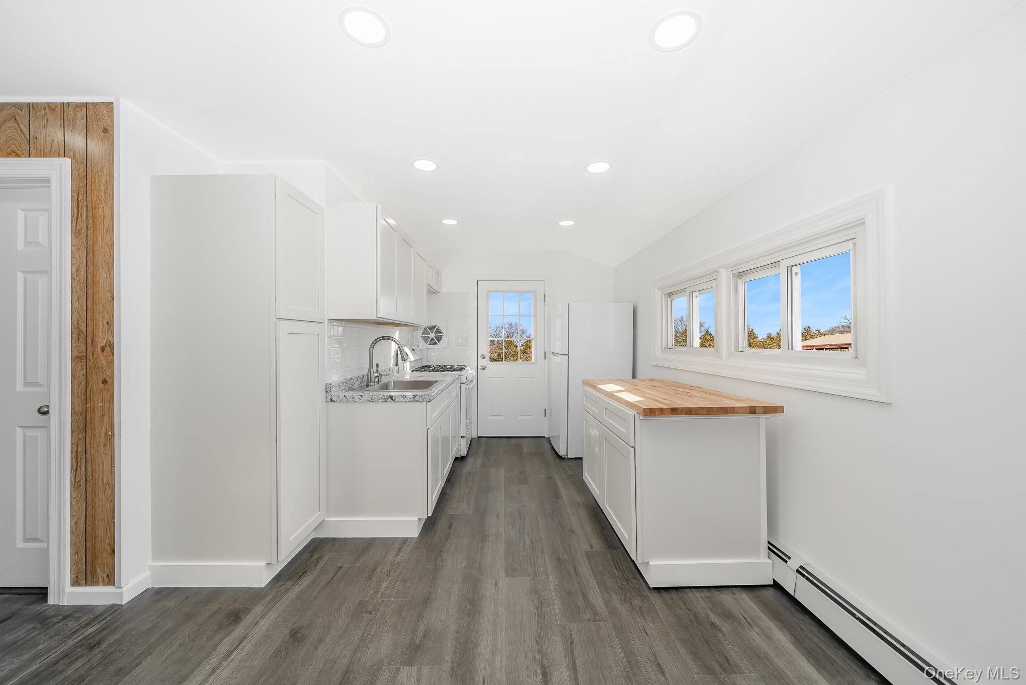 #8 photo, 165 Westwood Drive, Brentwood , NY 11717