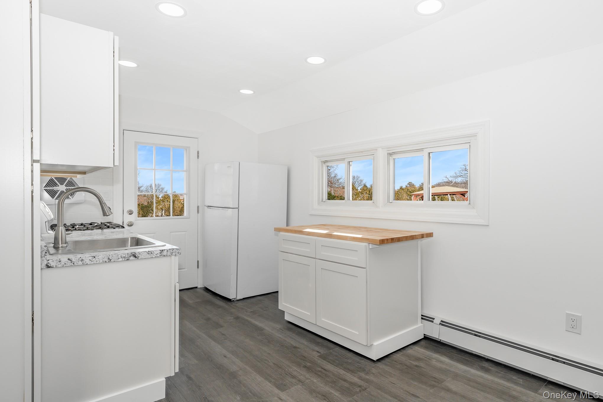 #9 photo, 165 Westwood Drive, Brentwood , NY 11717