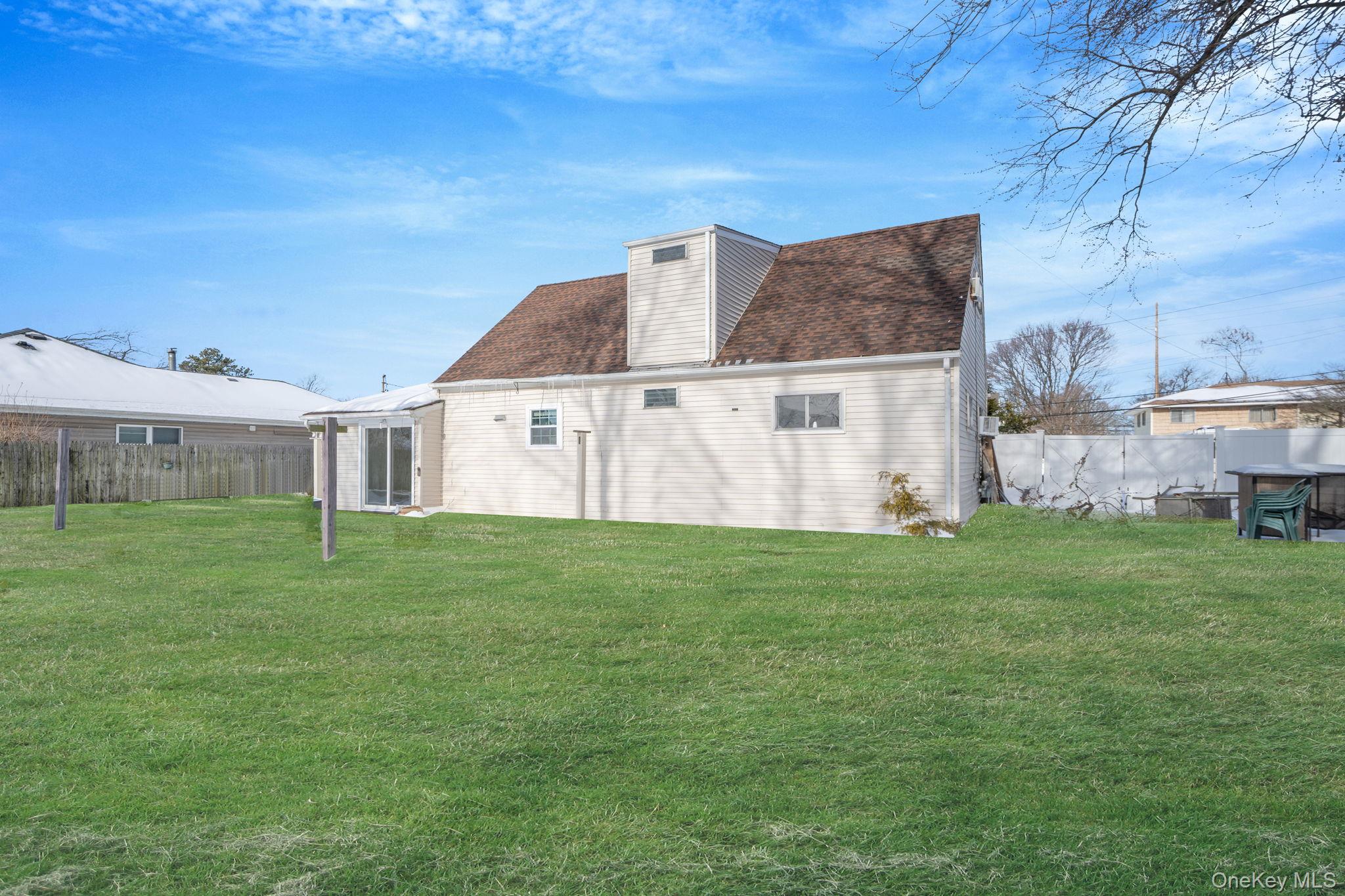 #10 photo, 90 Winchester Drive, Lindenhurst , NY 11757