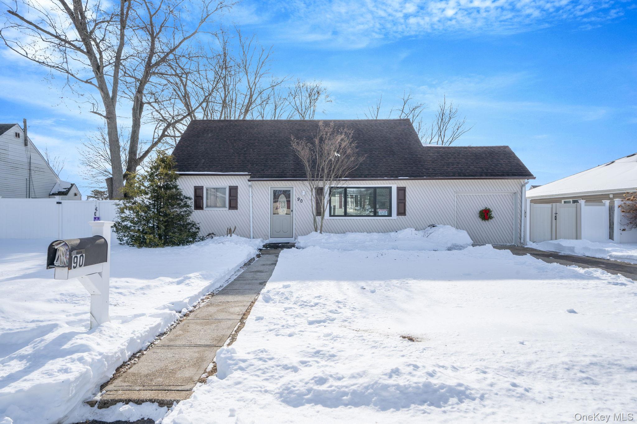 #2 photo, 90 Winchester Drive, Lindenhurst , NY 11757