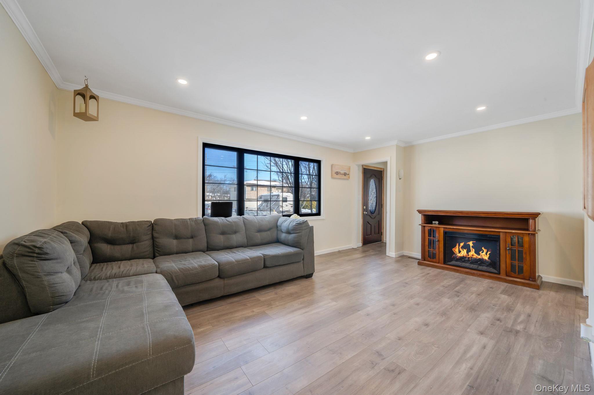 #20 photo, 90 Winchester Drive, Lindenhurst , NY 11757