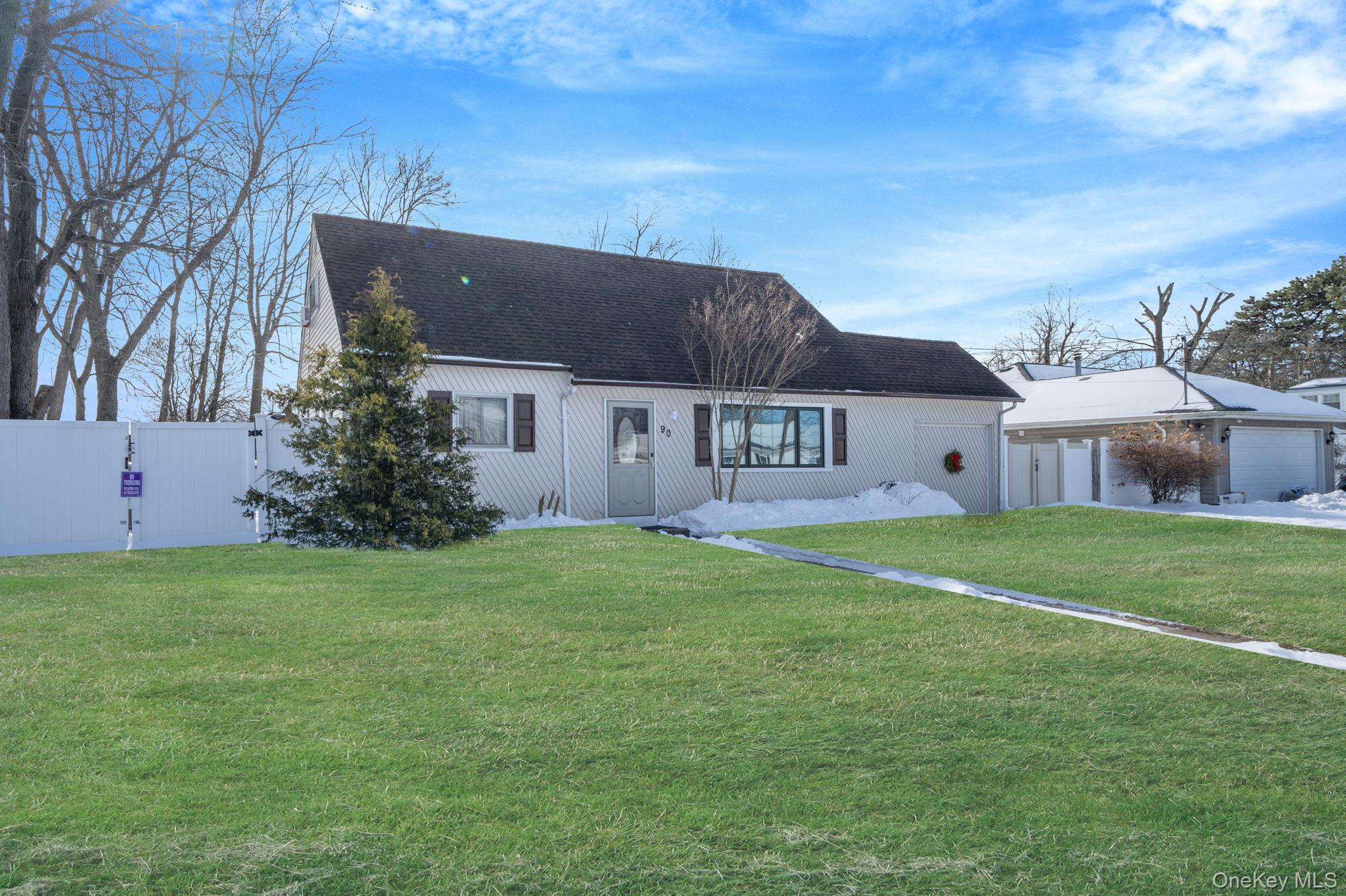 #5 photo, 90 Winchester Drive, Lindenhurst , NY 11757