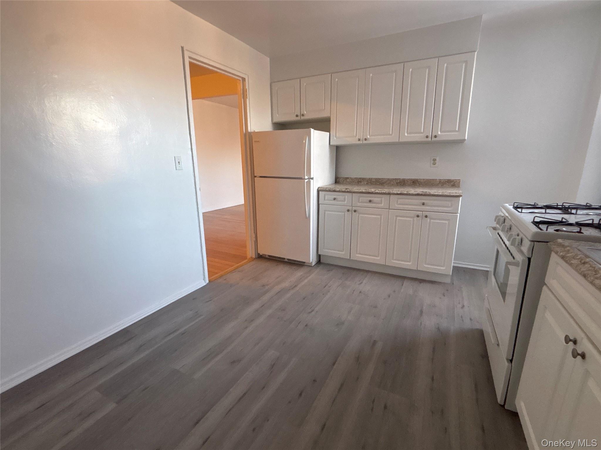 #10 photo, 23 Schenck Avenue, Great Neck , NY 11021