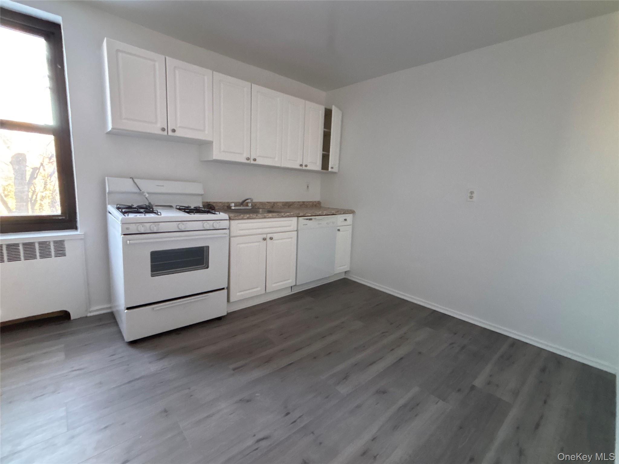 #9 photo, 23 Schenck Avenue, Great Neck , NY 11021