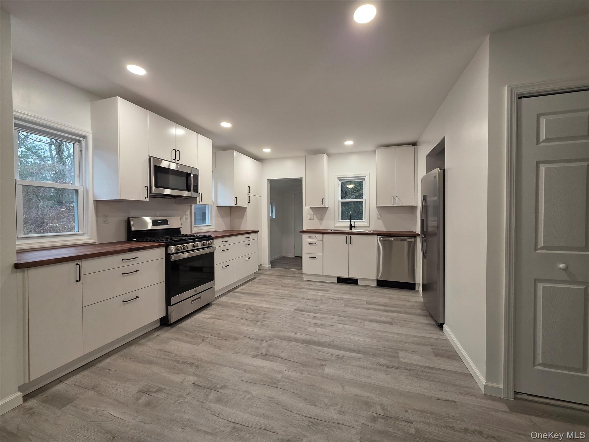 #2 photo, 200 Deforest Road, Dix Hills , NY 11746