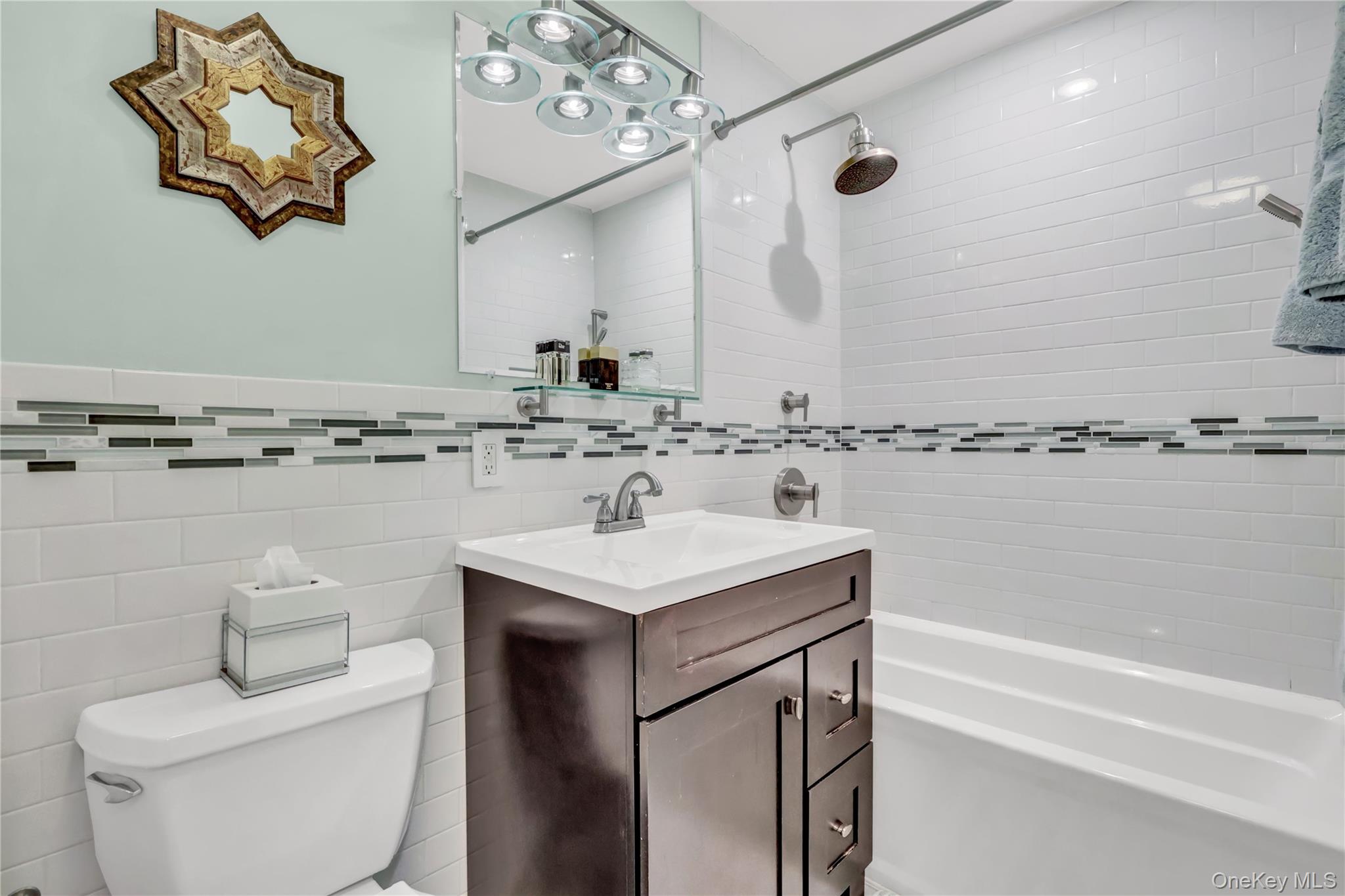 #12 photo, 219 Mariners Way, Copiague , NY 11726