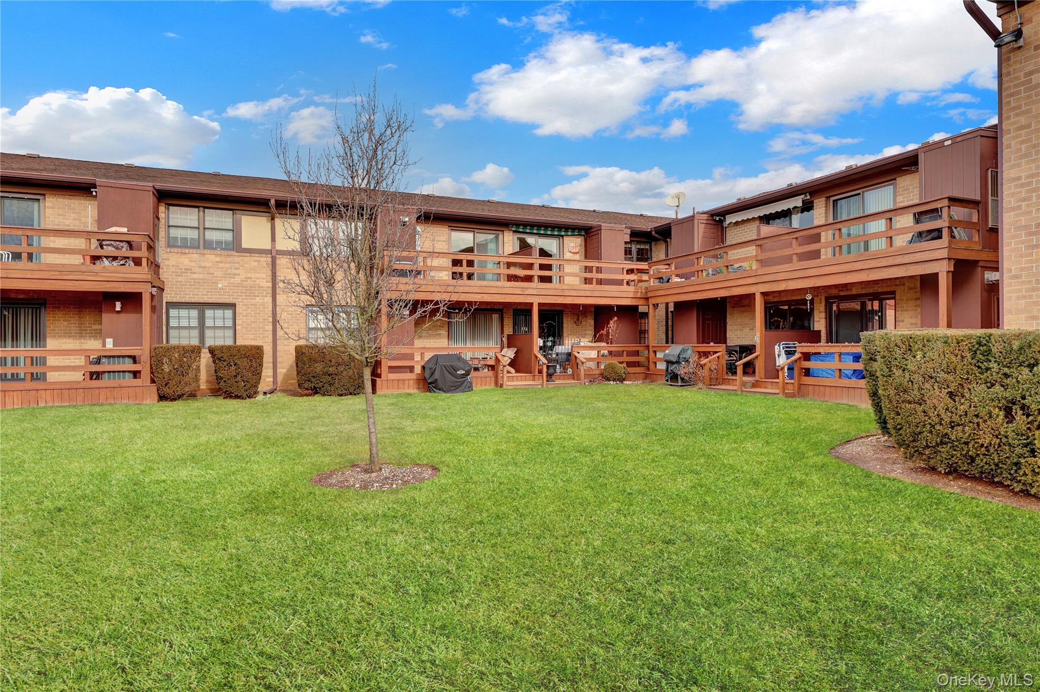 #17 photo, 219 Mariners Way, Copiague , NY 11726