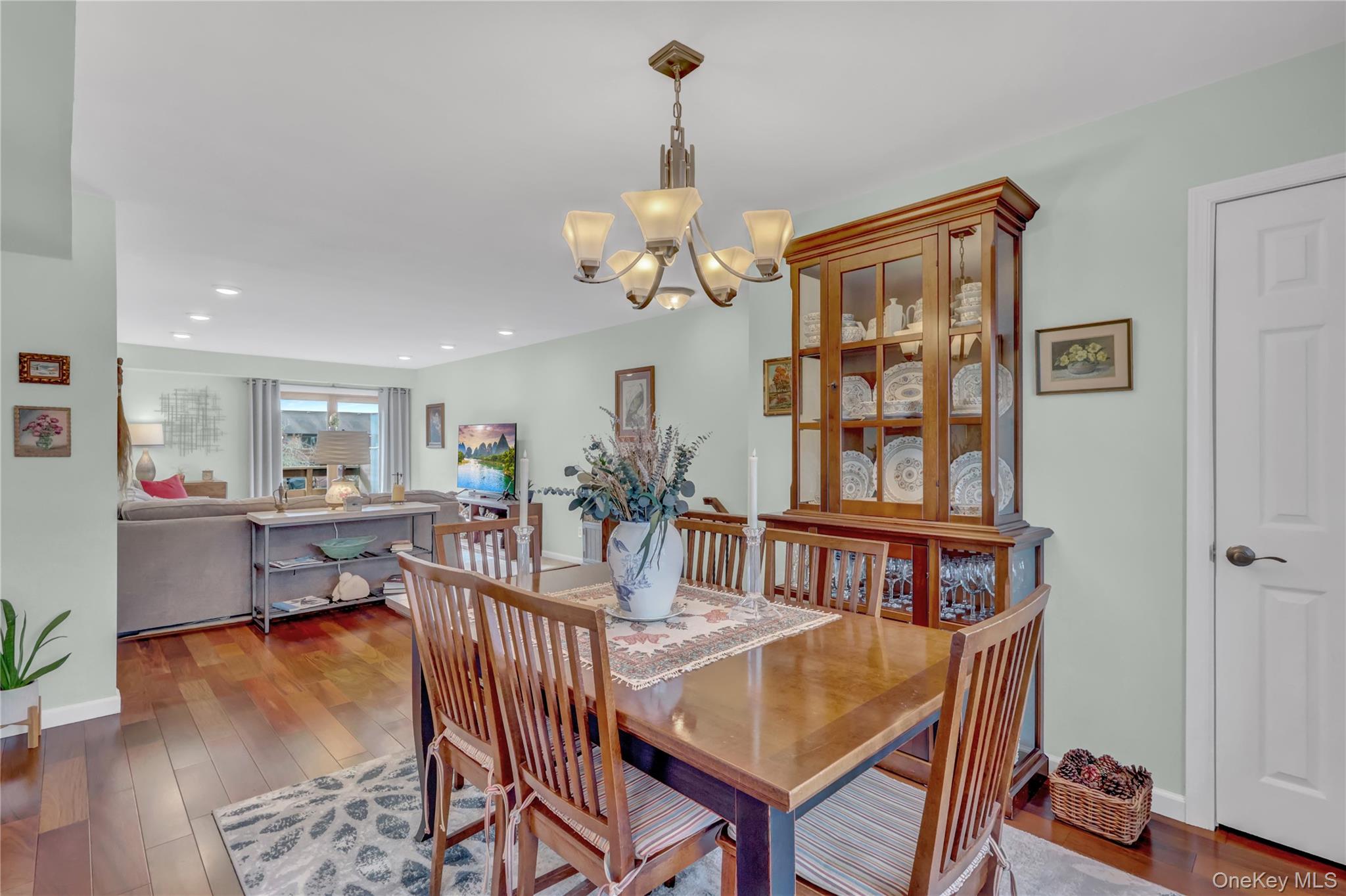 #7 photo, 219 Mariners Way, Copiague , NY 11726