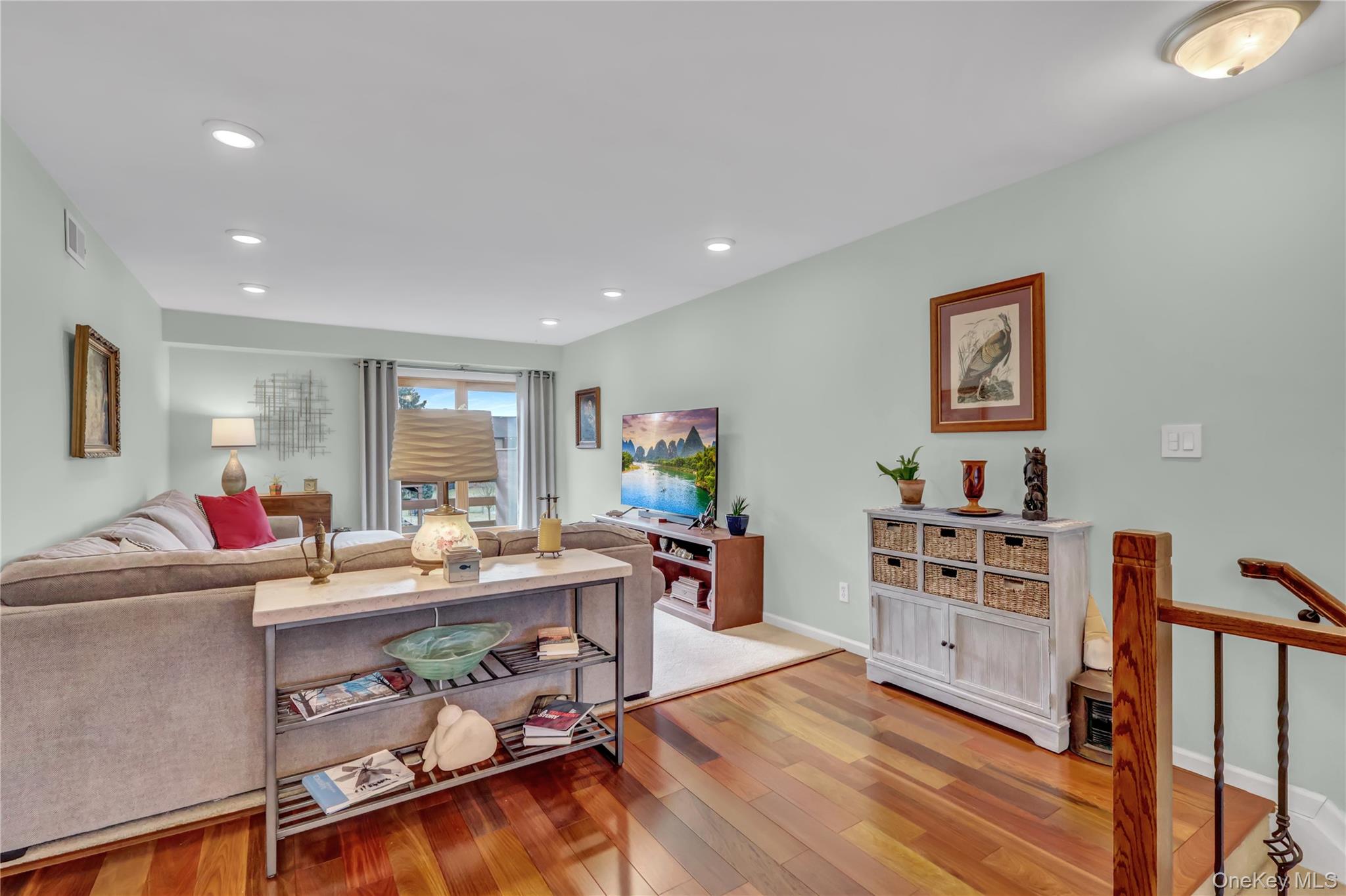 #8 photo, 219 Mariners Way, Copiague , NY 11726