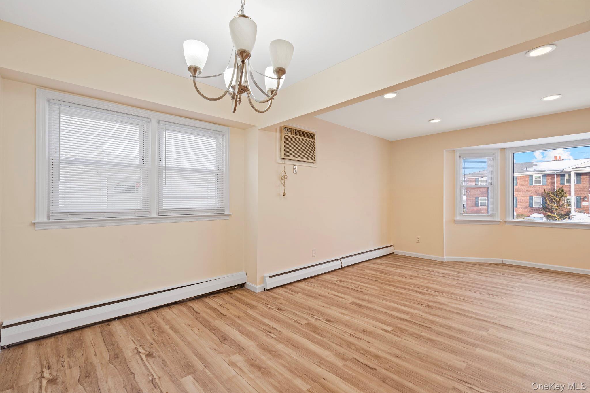 #10 photo, 480 Ocean Avenue, नासाउ काउंटी East Rockaway , NY 11518