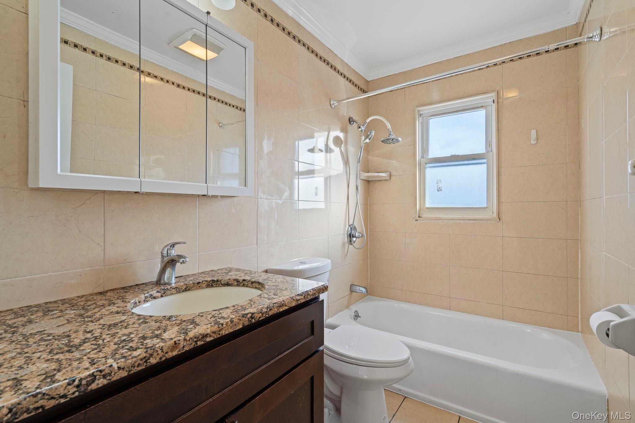 #11 photo, 480 Ocean Avenue, नासाउ काउंटी East Rockaway , NY 11518