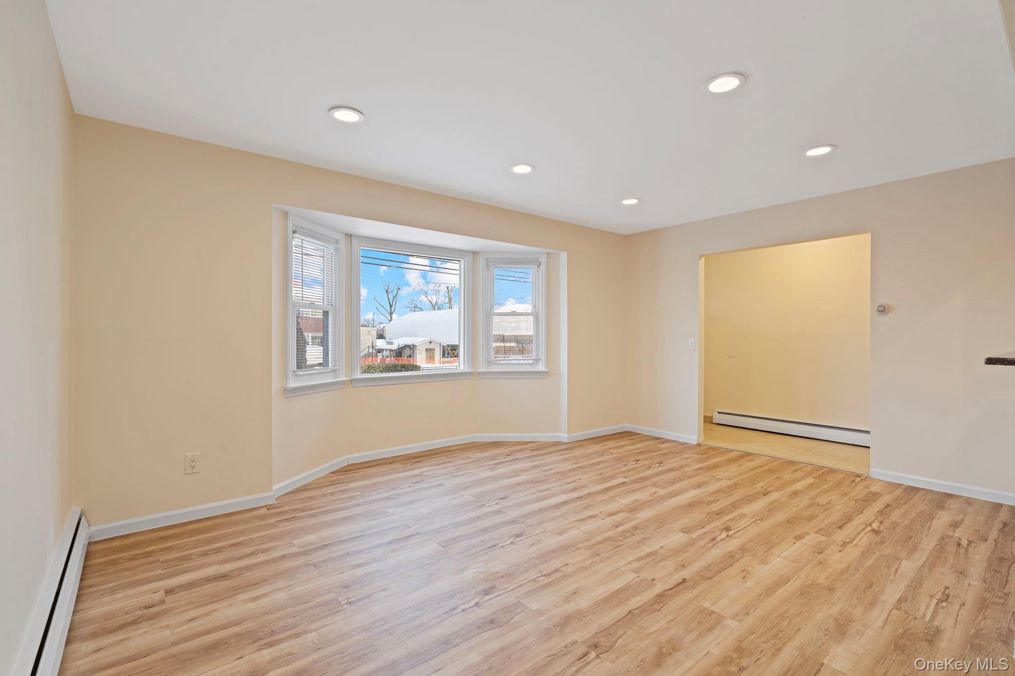 #9 photo, 480 Ocean Avenue, नासाउ काउंटी East Rockaway , NY 11518