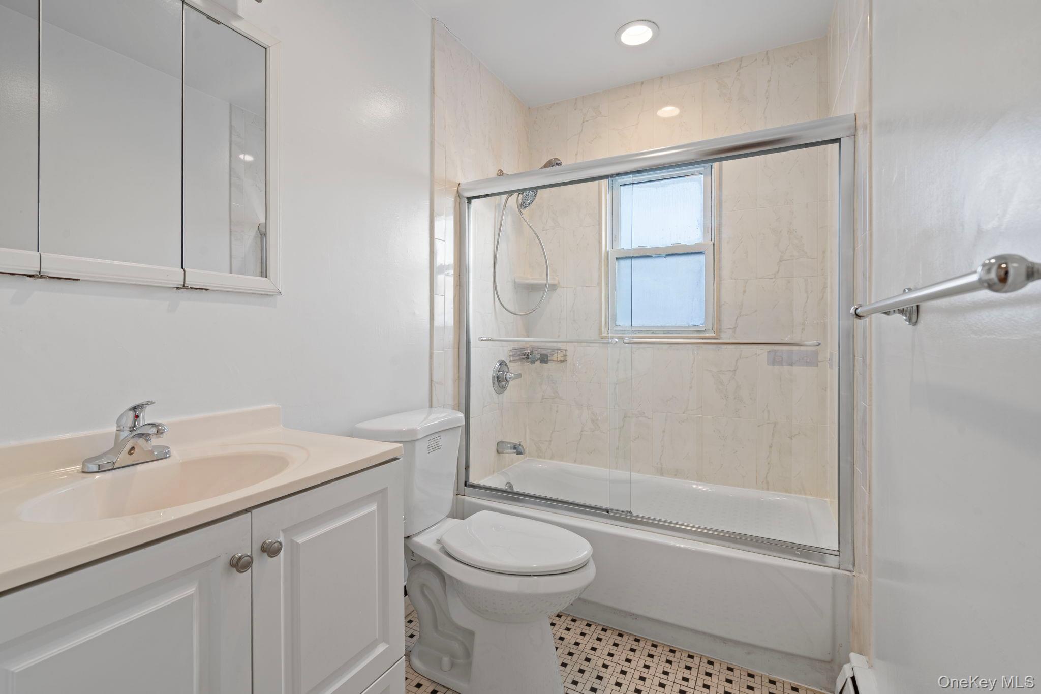 #8 photo, 480 Ocean Avenue, East Rockaway , NY 11518