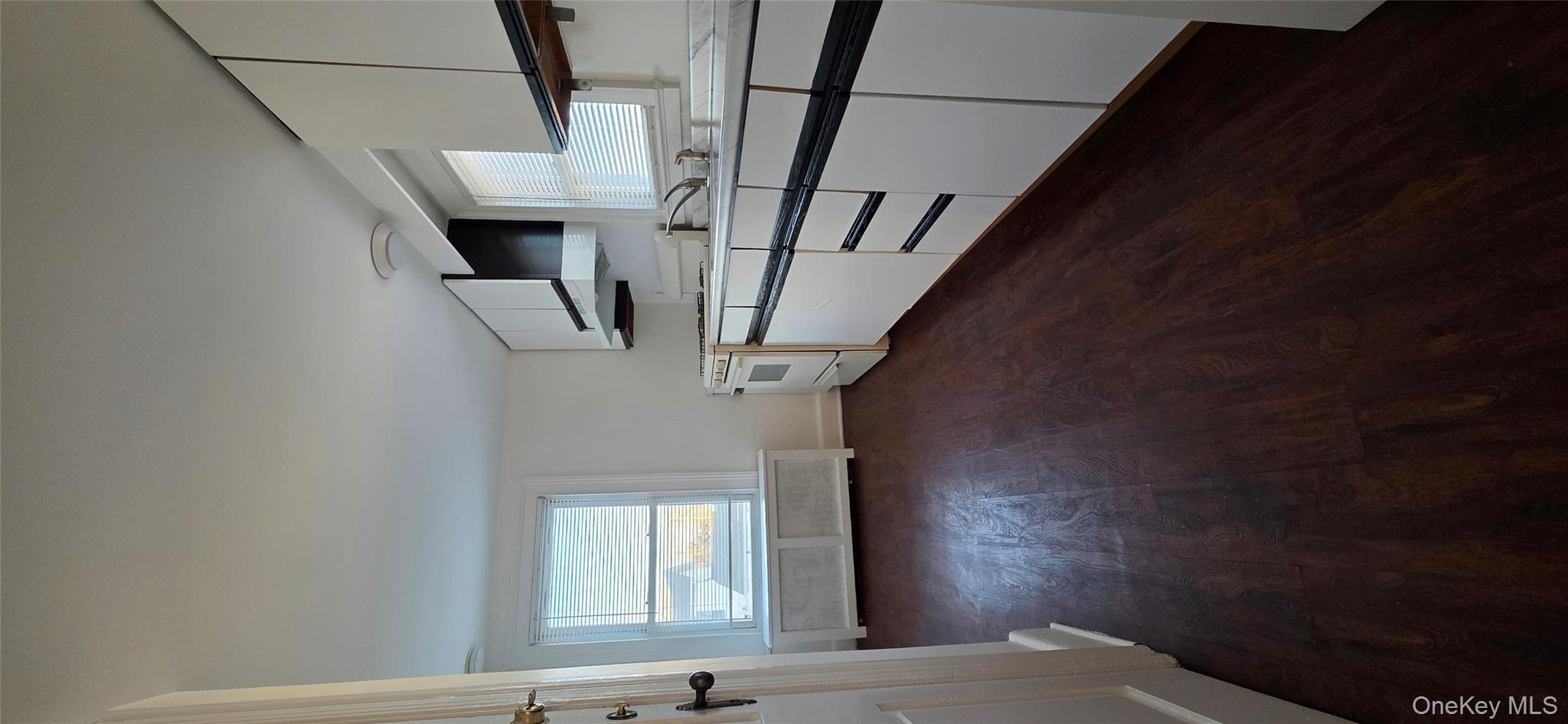 #3 photo, 20 Hamilton Avenue, 롱 아일랜드 Oyster Bay , NY 11771