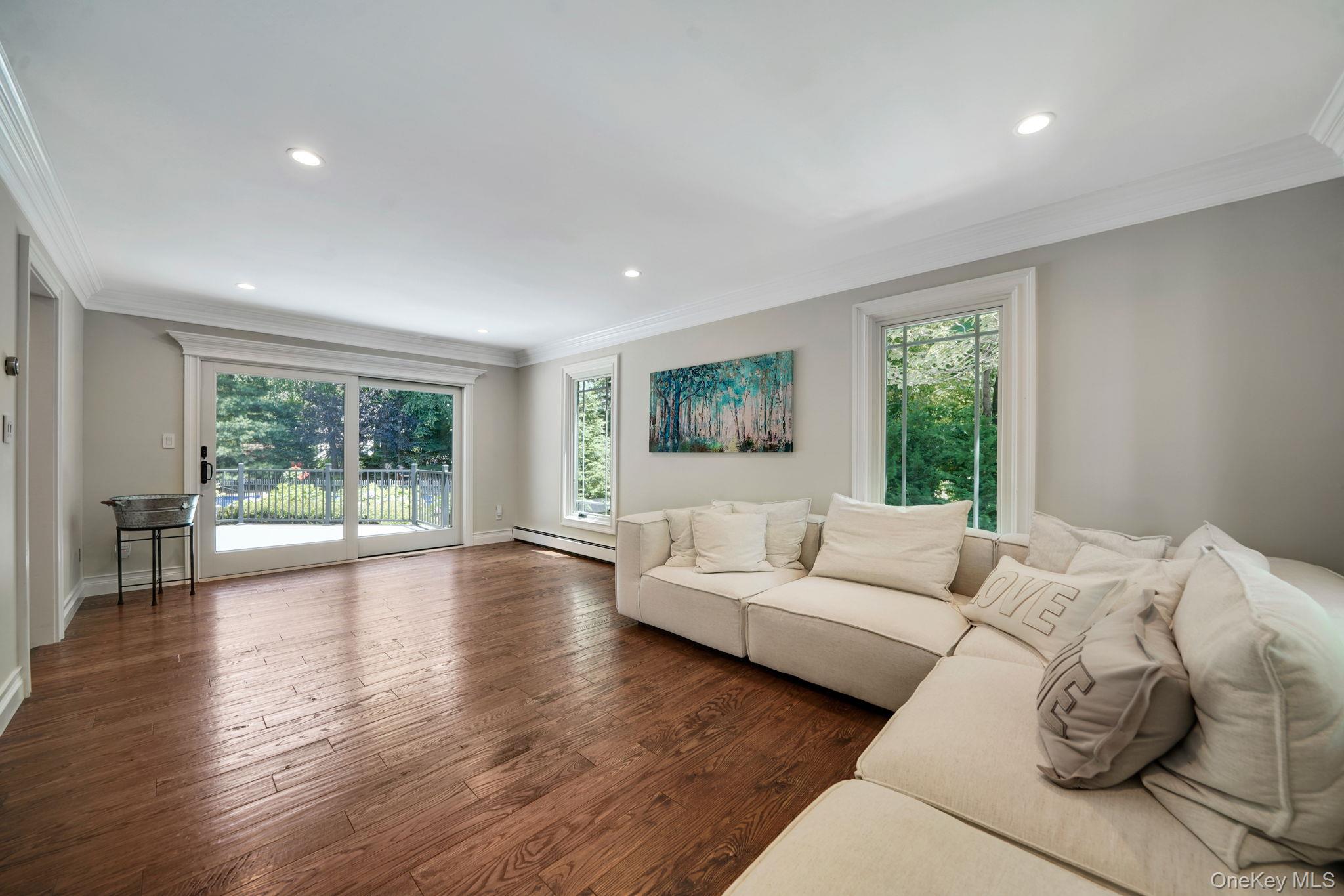 #10 photo, 9 Maureen Drive, Mount Sinai , NY 11766