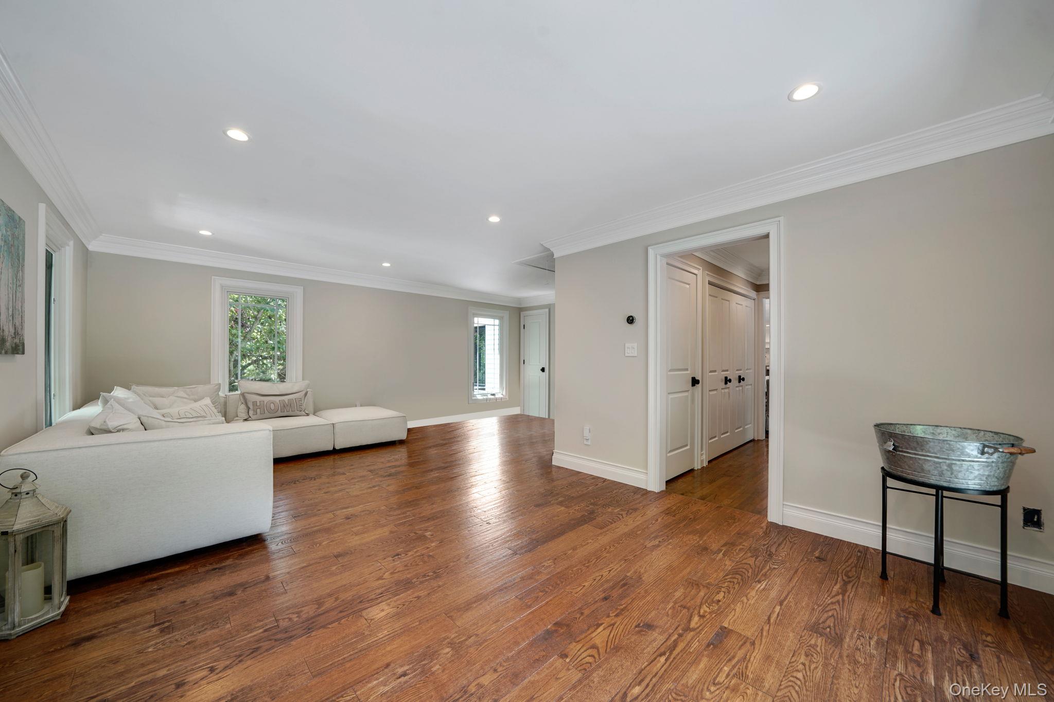 #11 photo, 9 Maureen Drive, Mount Sinai , NY 11766