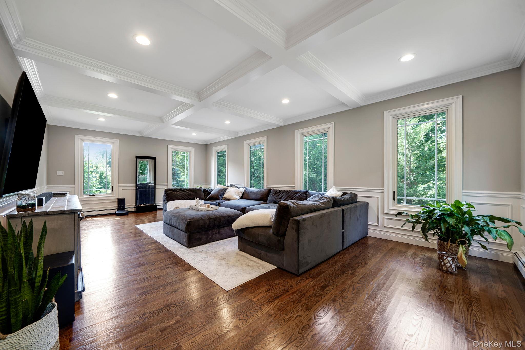 #12 photo, 9 Maureen Drive, Mount Sinai , NY 11766