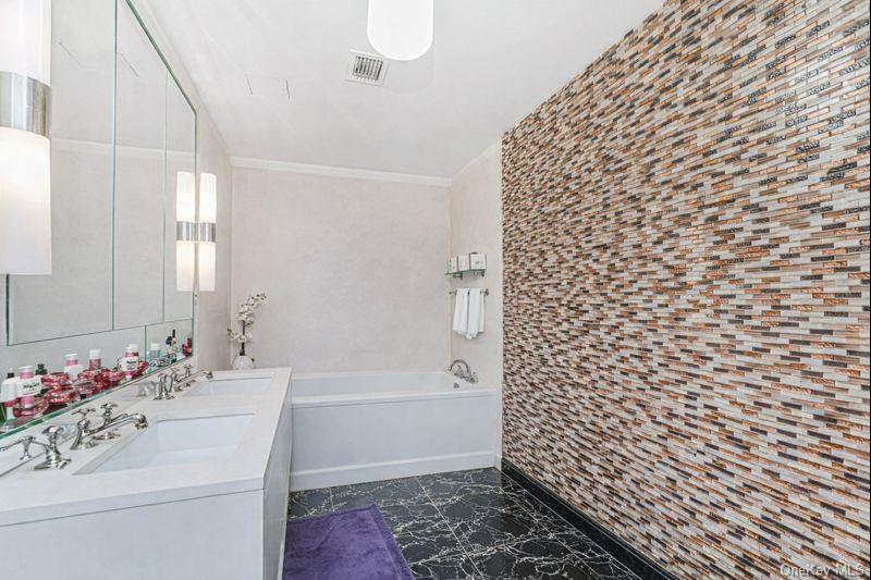 #16 photo, 55 Wall Street, New York (Manhattan) , NY 10005